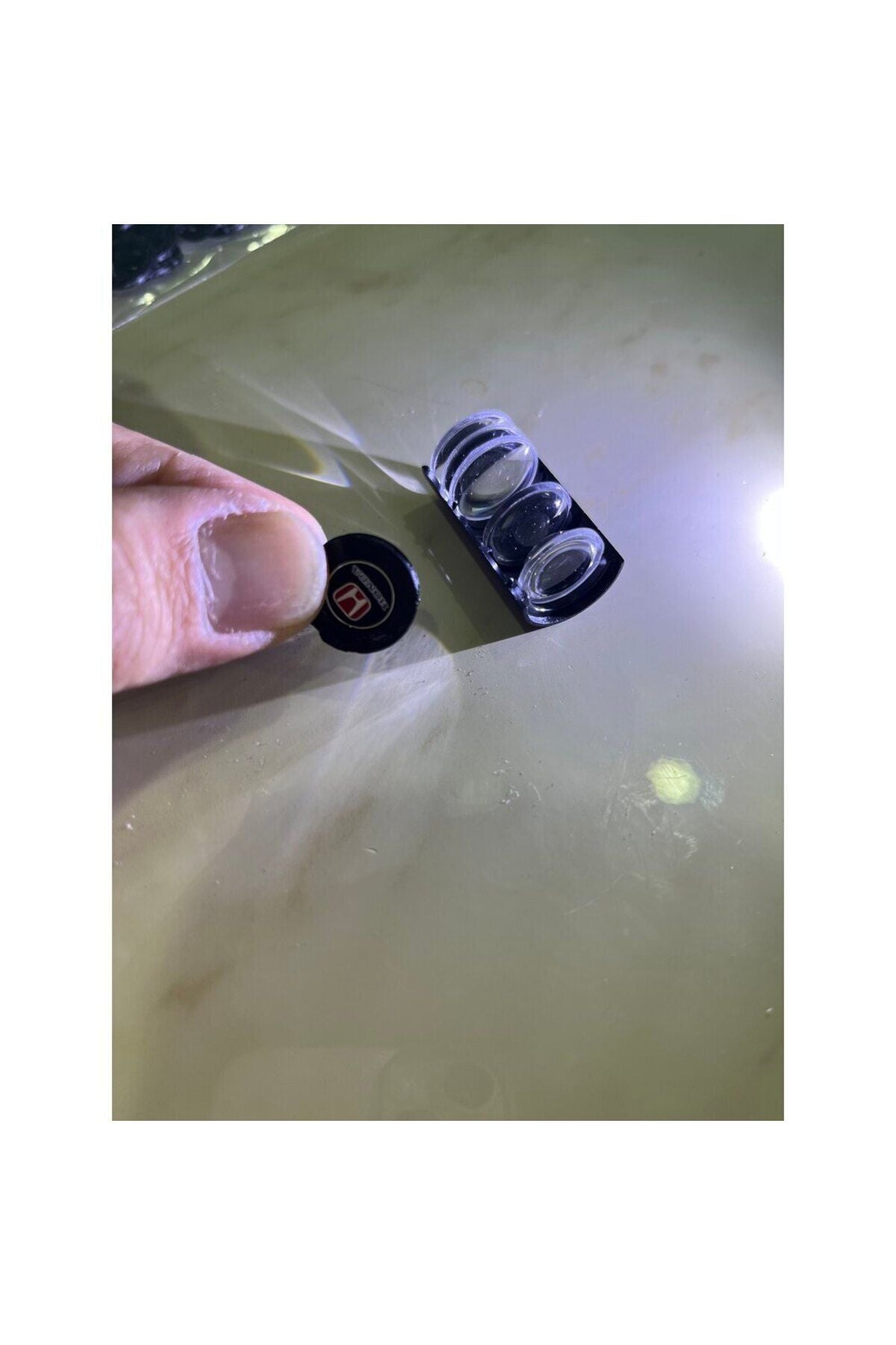 Under-door logo fixing device