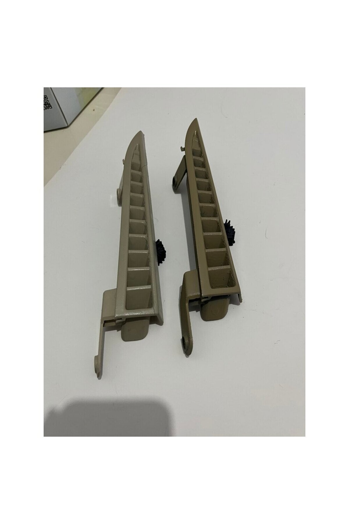 Bmw e63-64 Kasa Cam Kenarı Izgarası Sol Şoför Tarafı