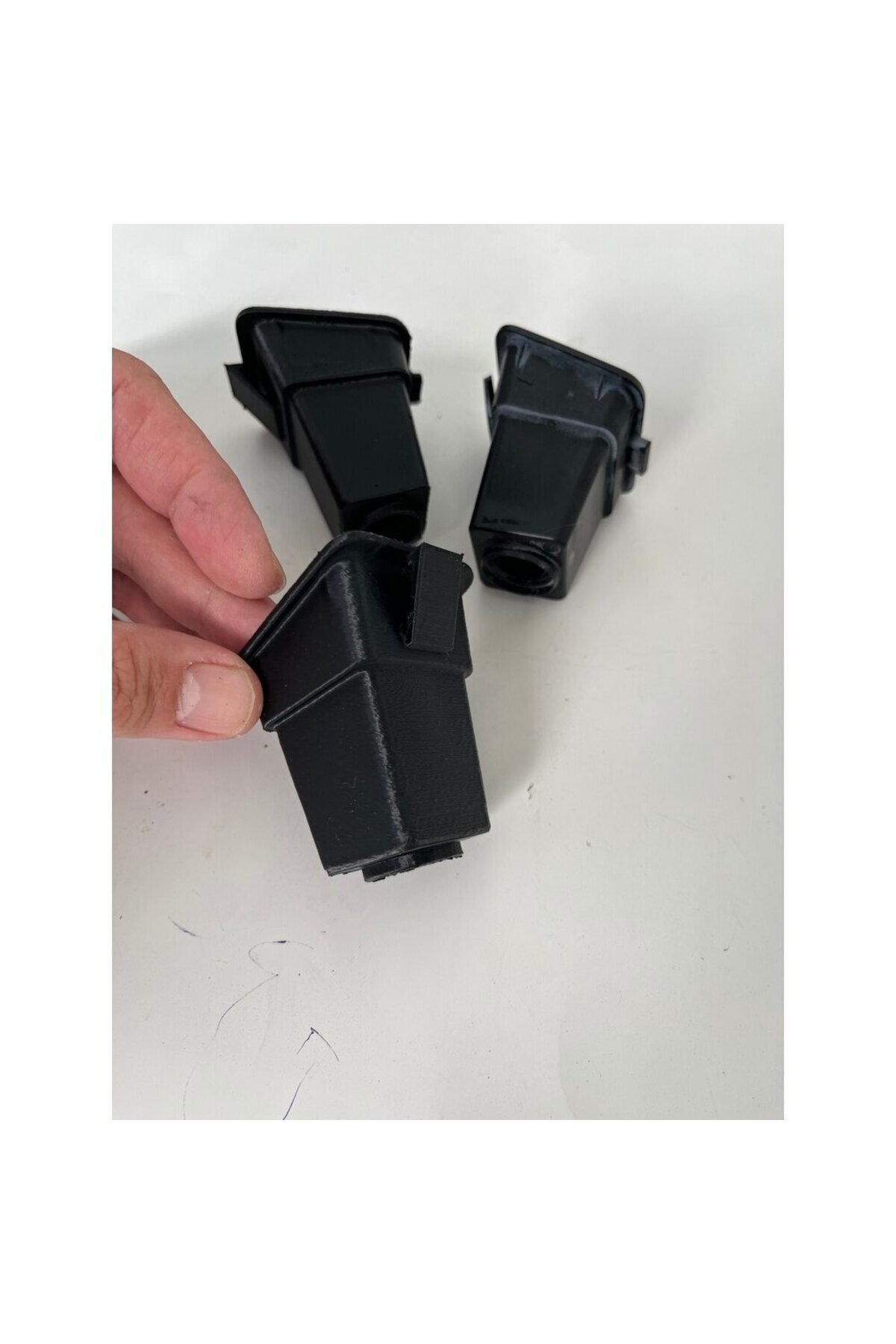 Mercedes X class arka plaka aydınlatma yuvaları