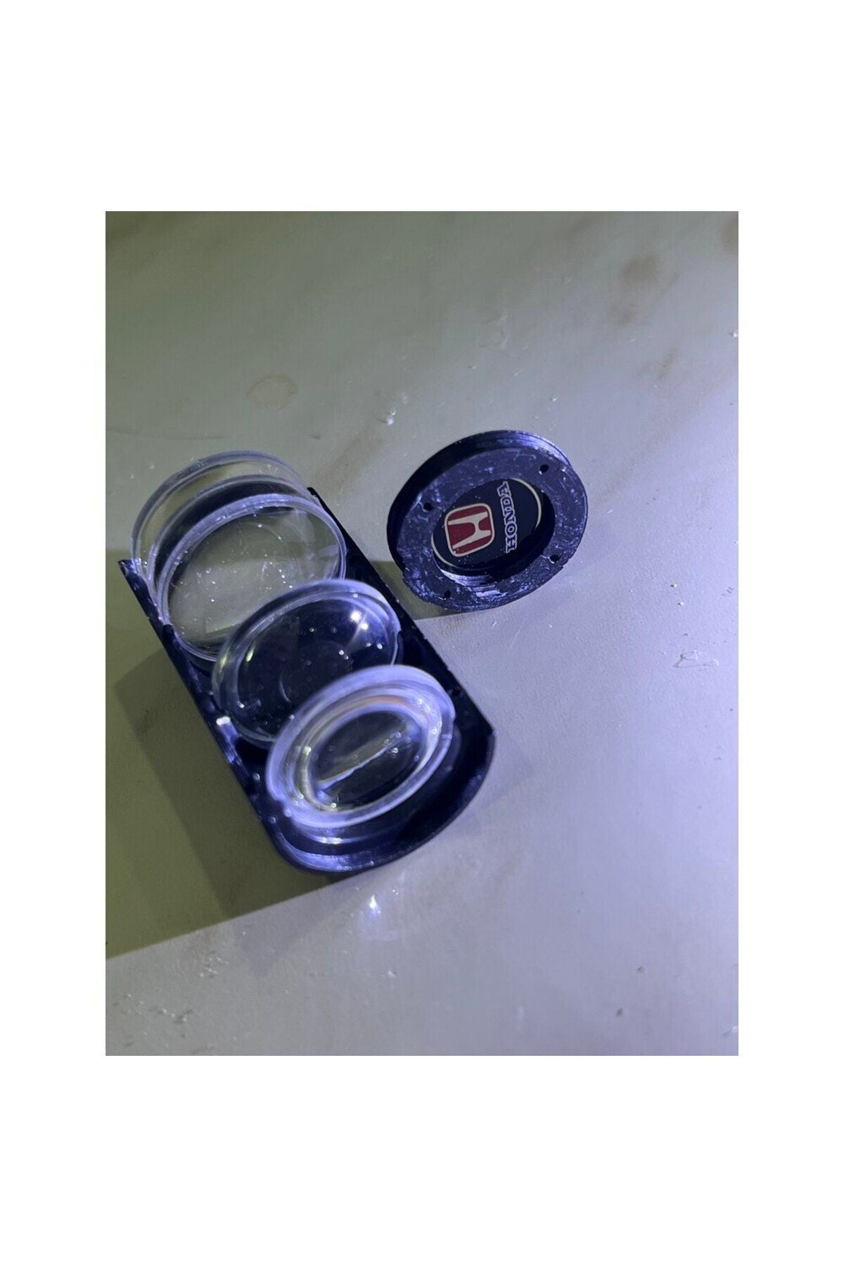 Under-door logo fixing device