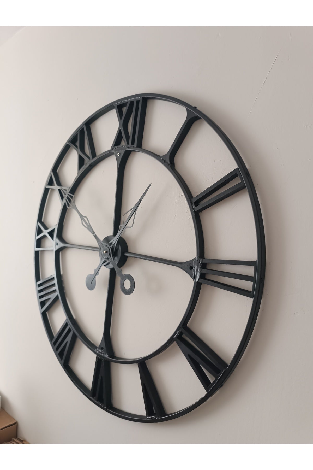 Büyük Boy Roman Rakamlı Metal Duvar Saati 90x90 Cm