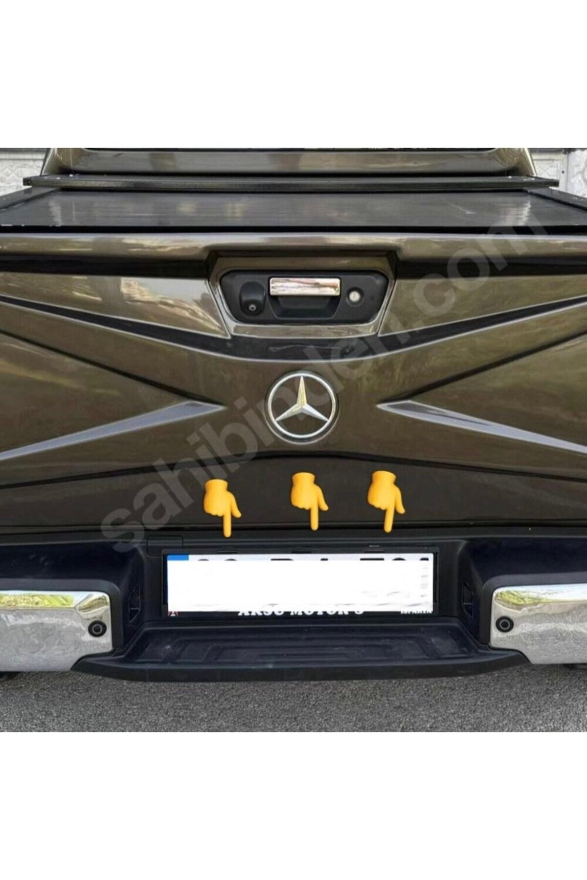 Mercedes X class arka plaka aydınlatma yuvaları