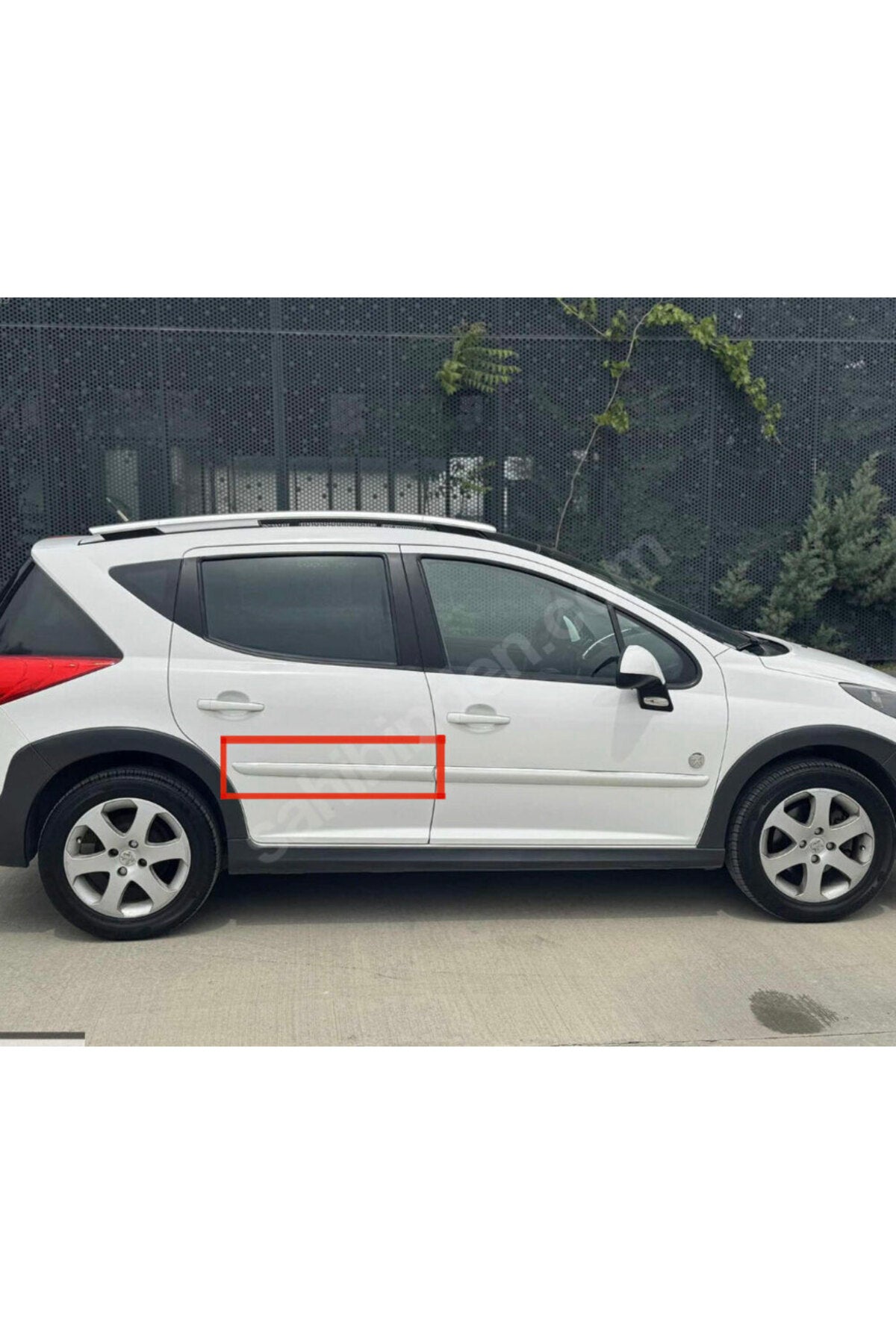 Peugeot 207 Station Wagon arka kapı bandı