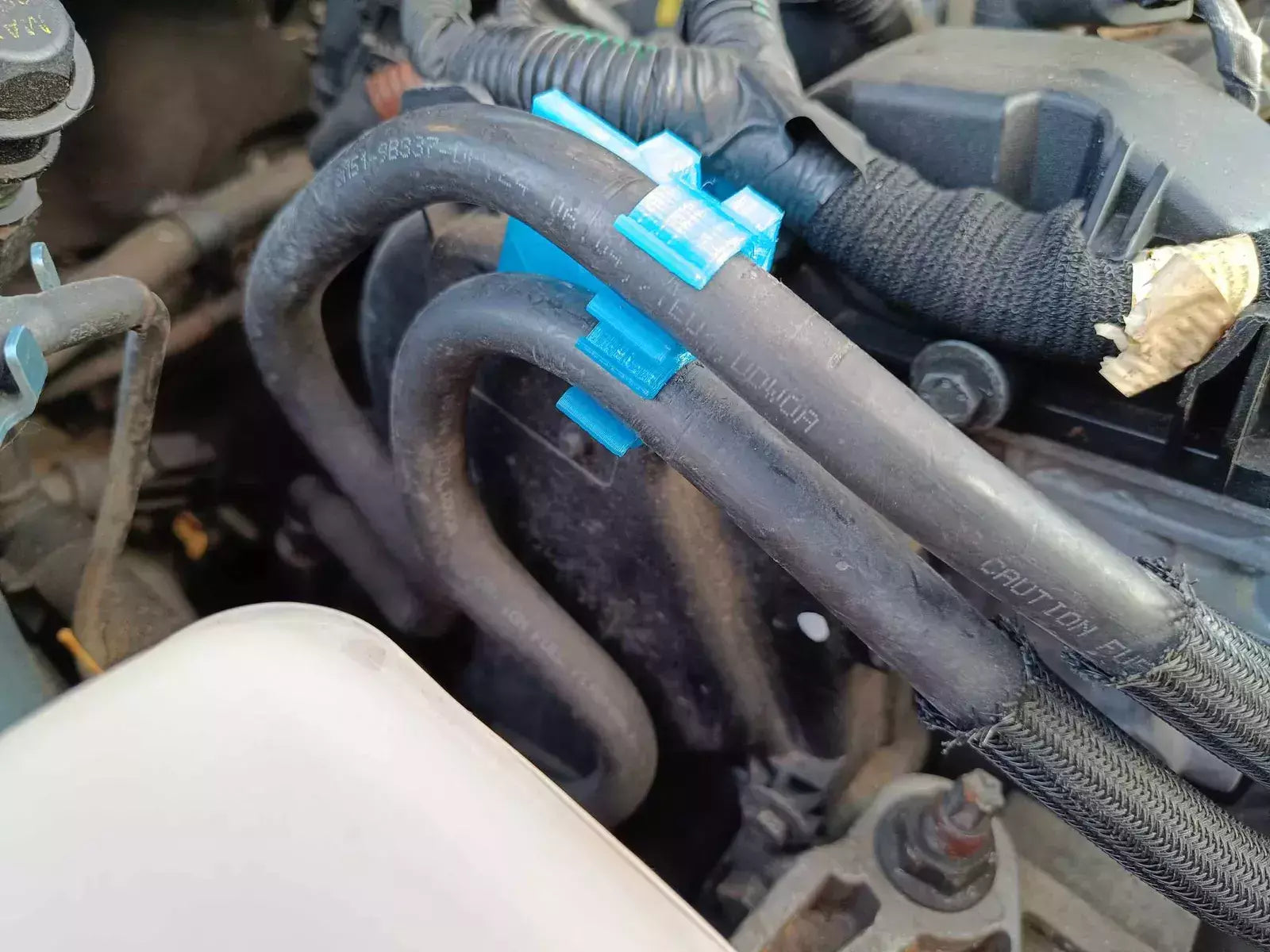 Volvo V50 uyumlu Tutucu (Parça)