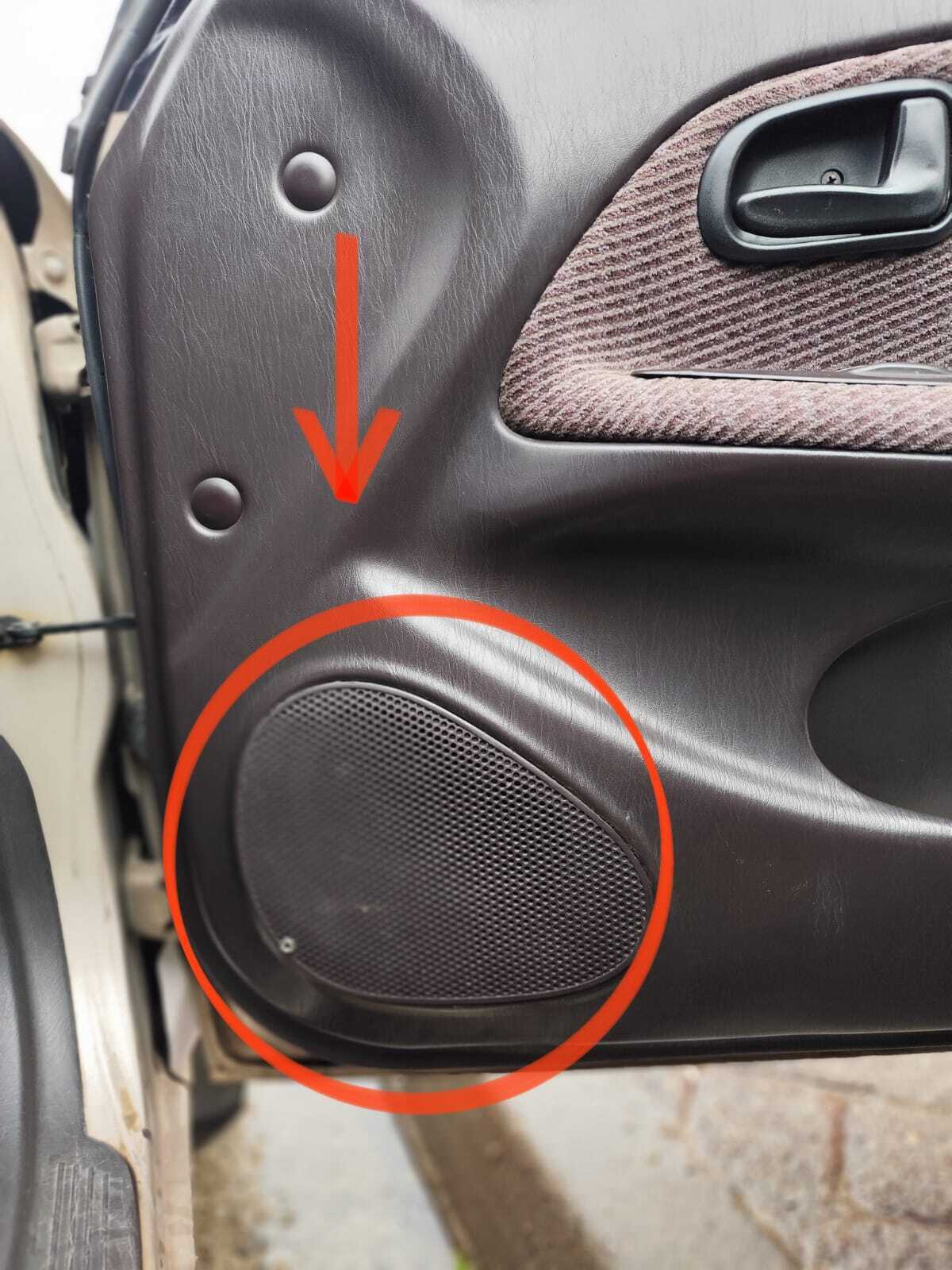 Toyota Corolla Uyumlu Kapı Hoparlör Kapağı