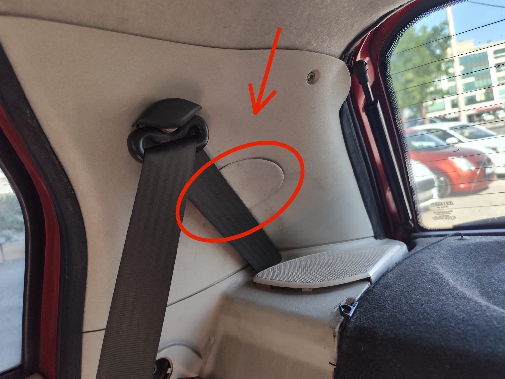 Fiat Punto Uyumlu Arka Emniyet Kemeri Kapağı