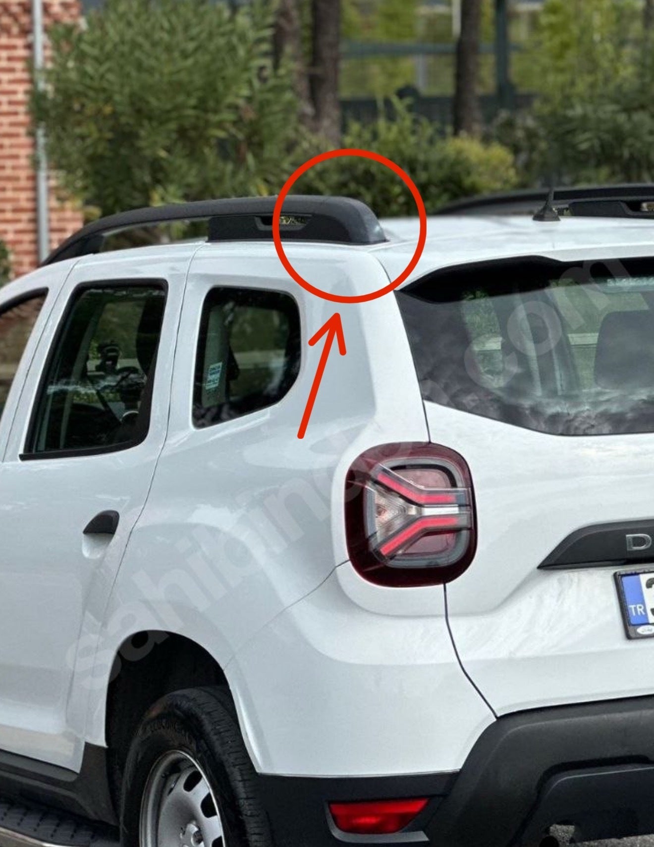 Dacia Duster Tavan Uyumlu Çıtası Arka Kapağı