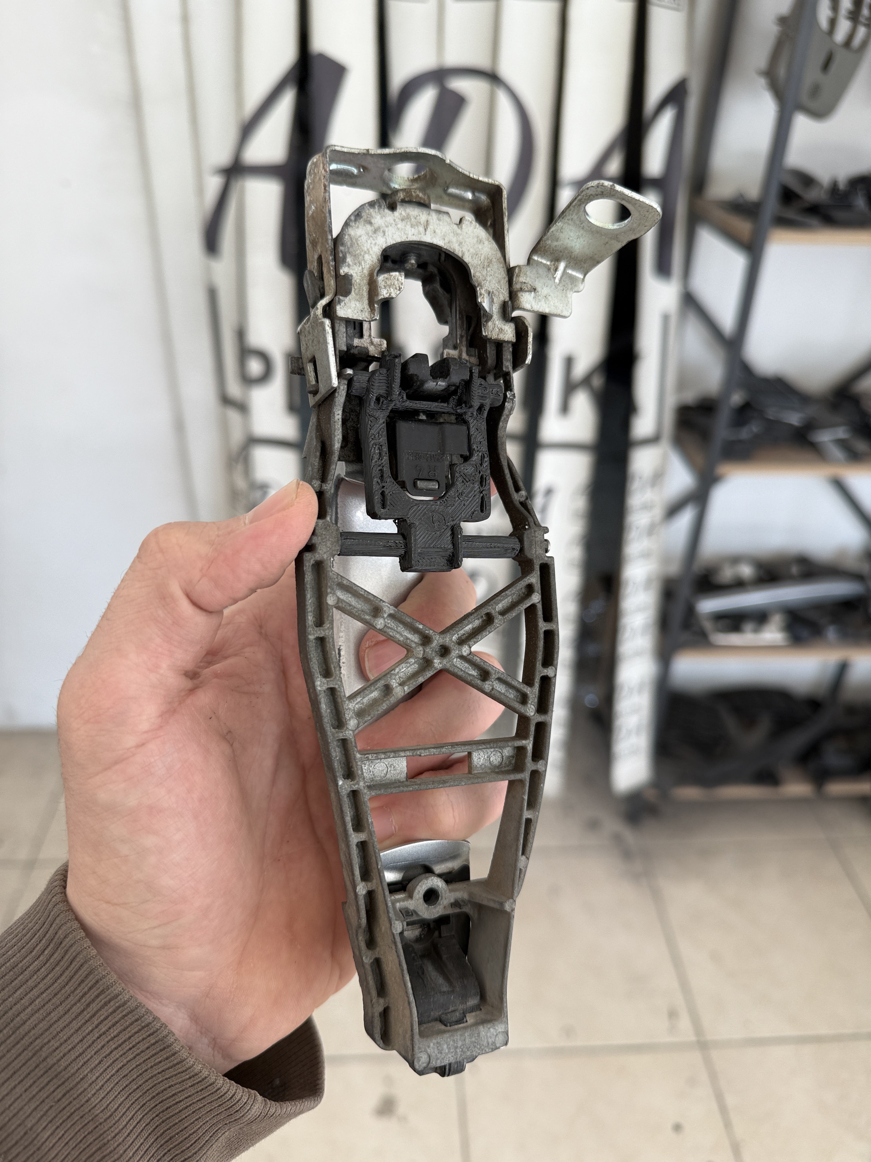 Volkswagen Transporter Part Uyumlu Kapı Kolu Parçası