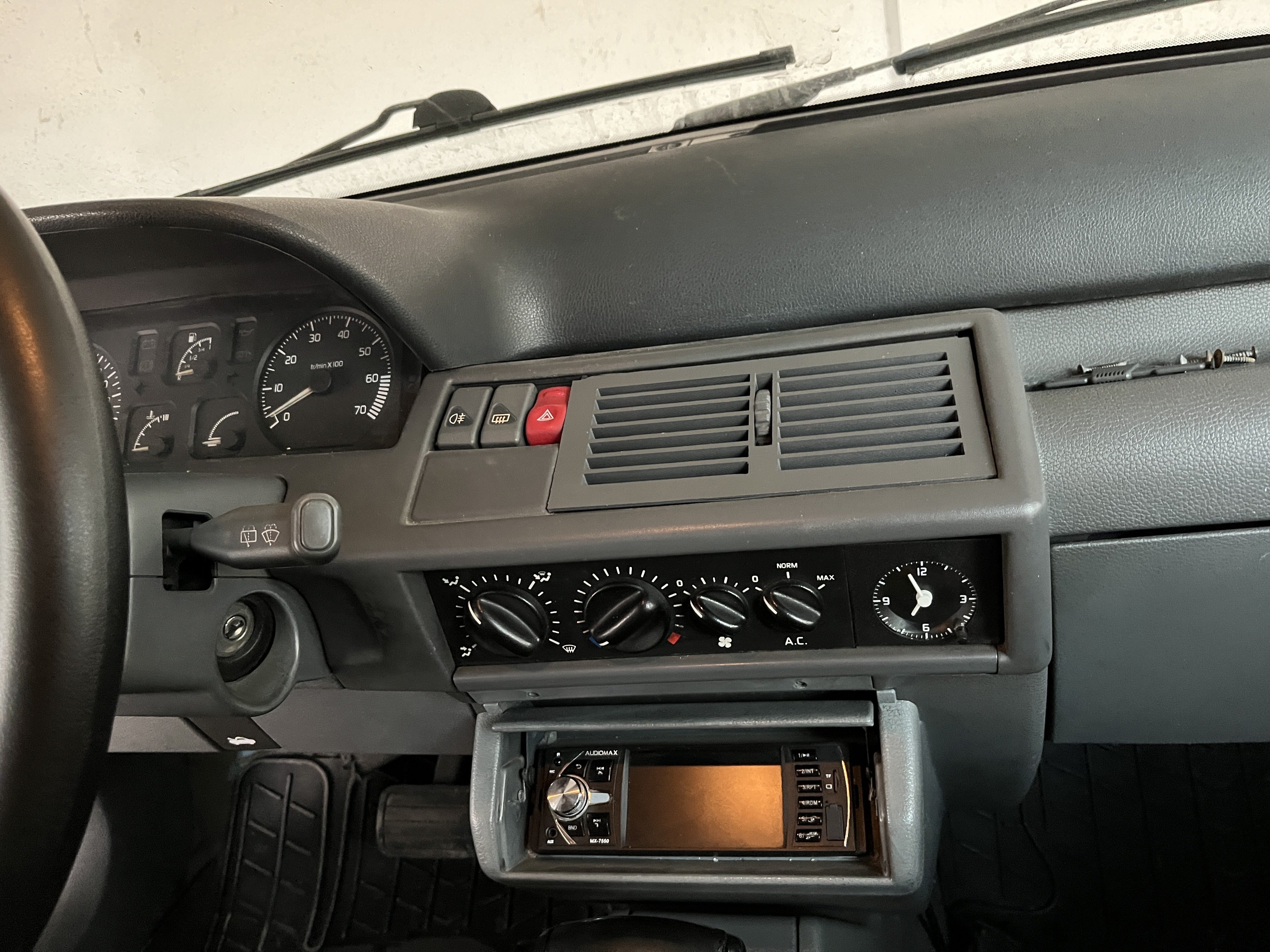 Renault Clio 1 Orta İlk Uyumlu Kalorifer Izgarası