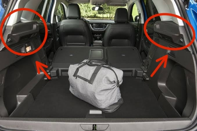 Opel Grandland Uyumlu Arka Bagaj Yan Kapağı