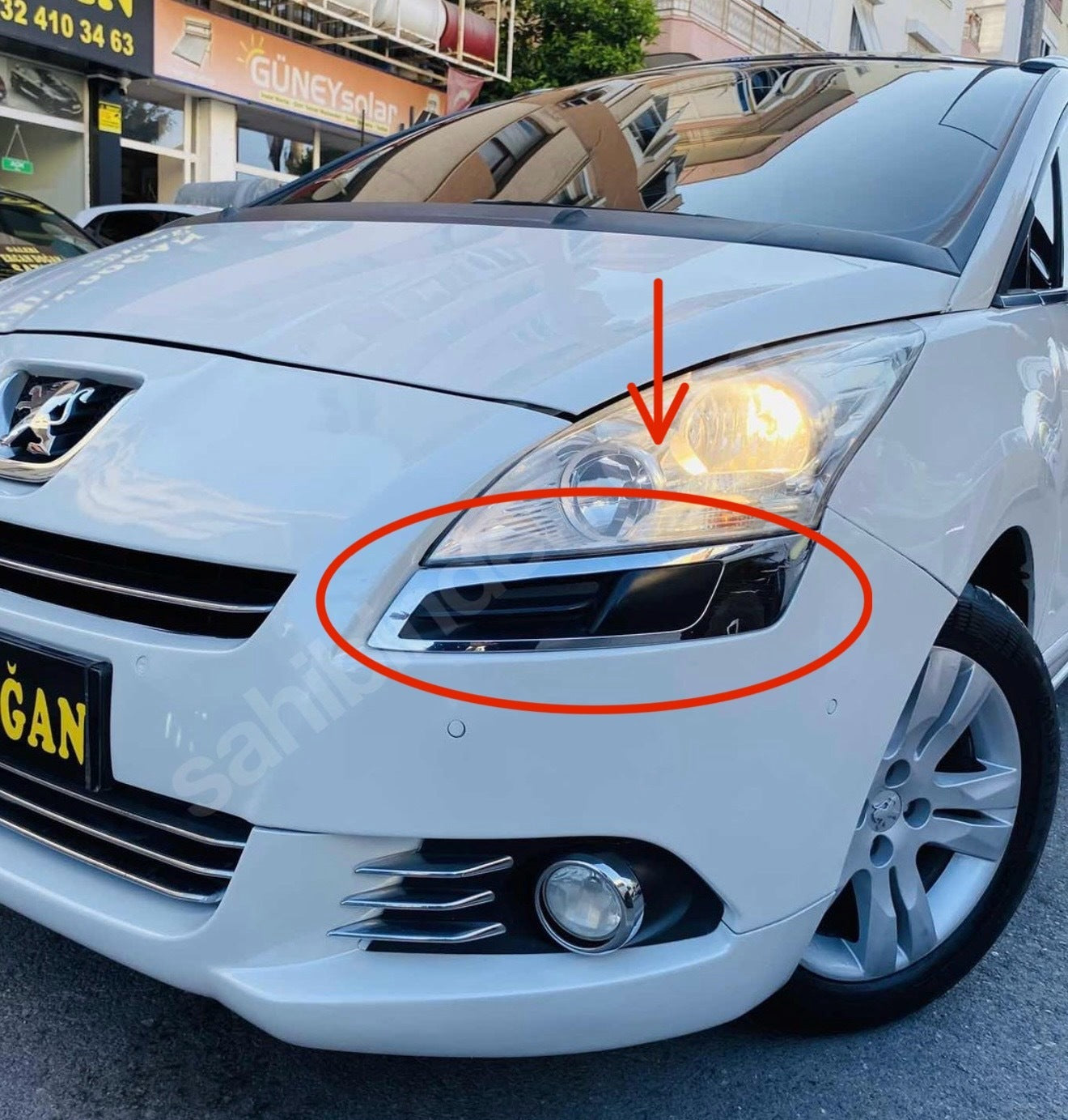 Peugeot 5008 Uyumlu Far Alt Çerçevesi