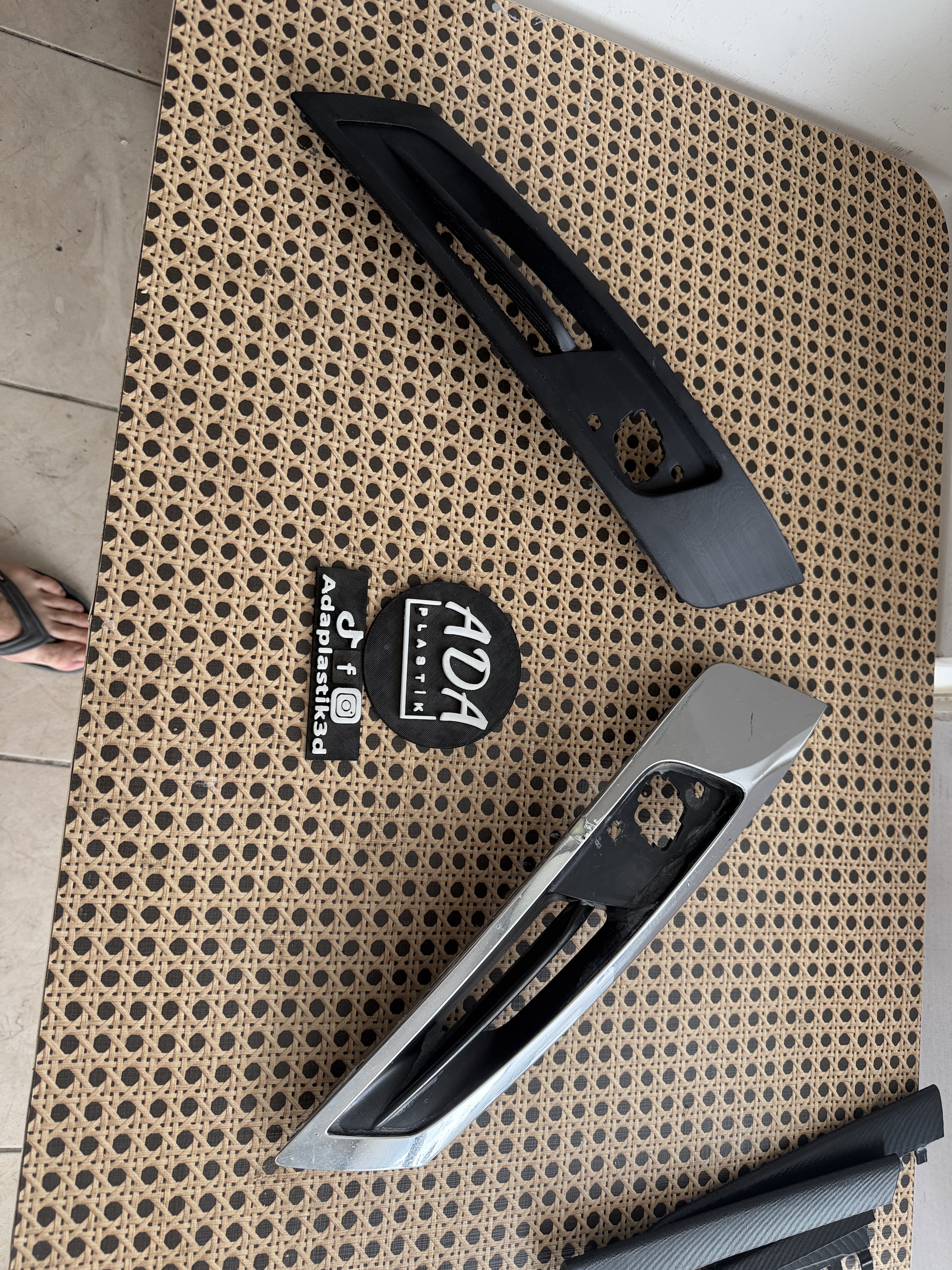 Peugeot 5008 Uyumlu Far Alt Çerçevesi