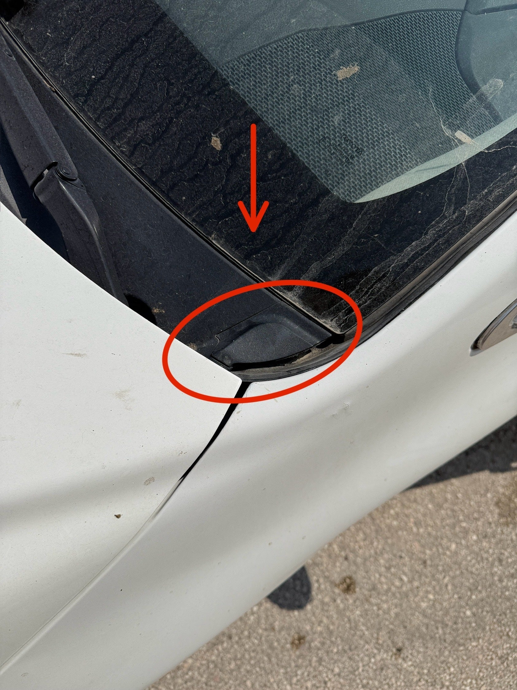 Toyota Corolla Uyumlu Ön Cam Köşe Kapağı Sol