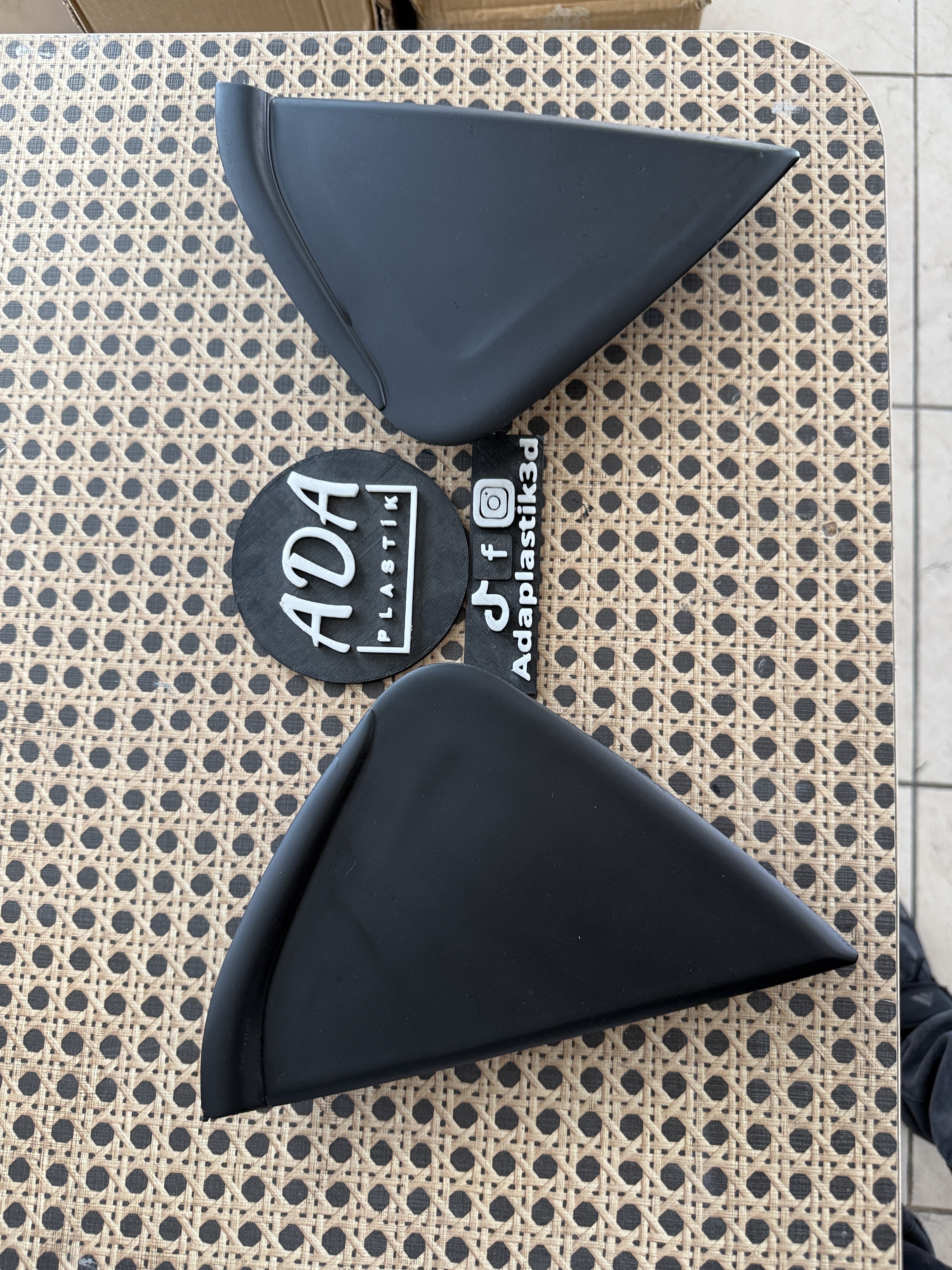 Peugeot 301 Triangular Uyumlu Arka Kapı Üçgen Kapağı