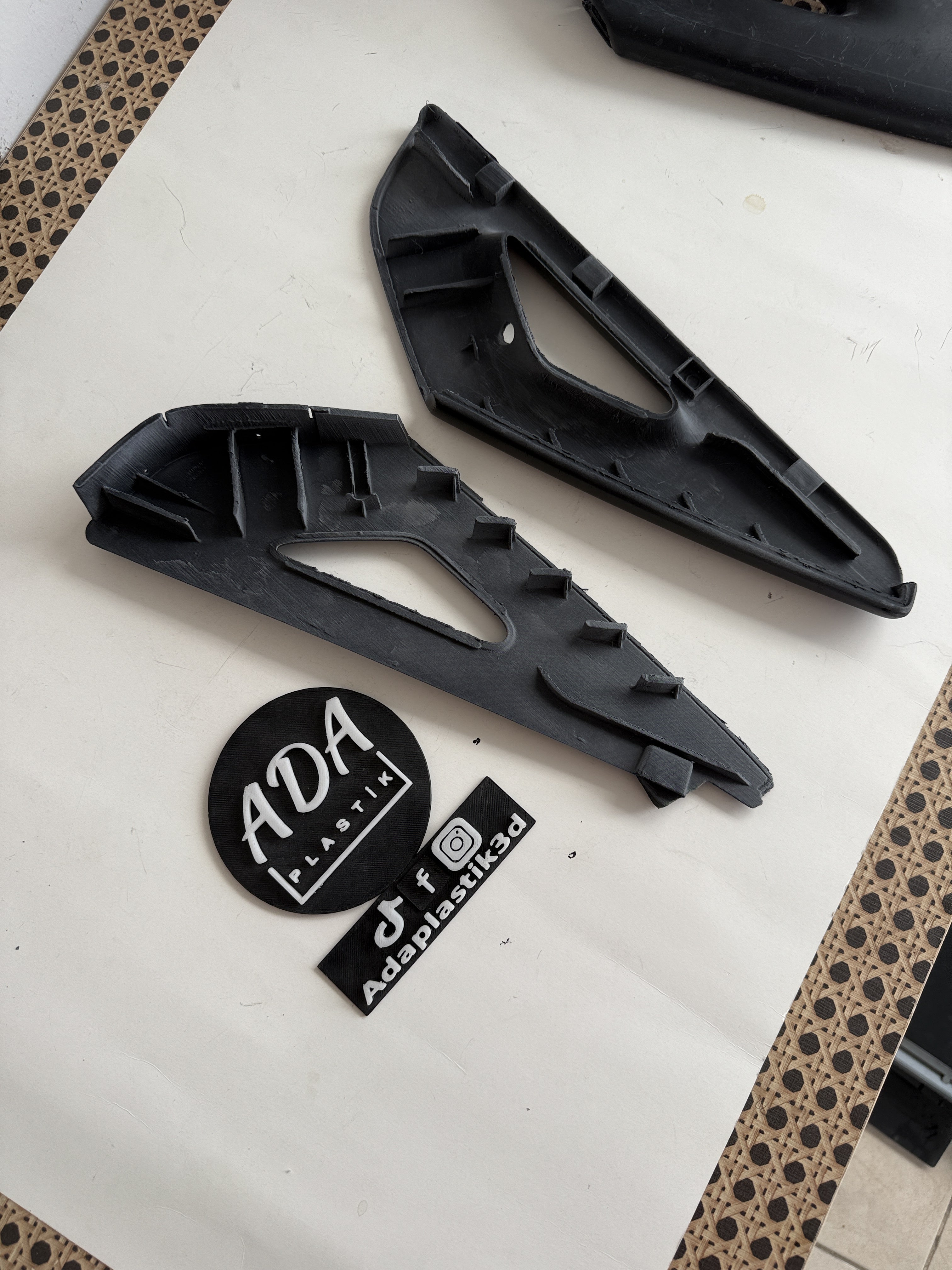 Audi A3 Orta Konsol Yan Uyumlu Kapağı