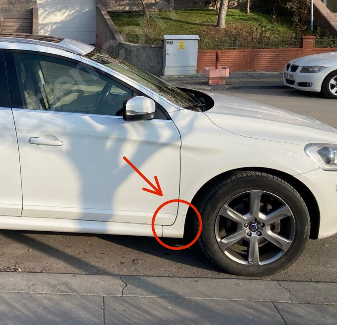 Volvo XC60 Uyumlu Çamurluk Köşe Kapağı (Sol)