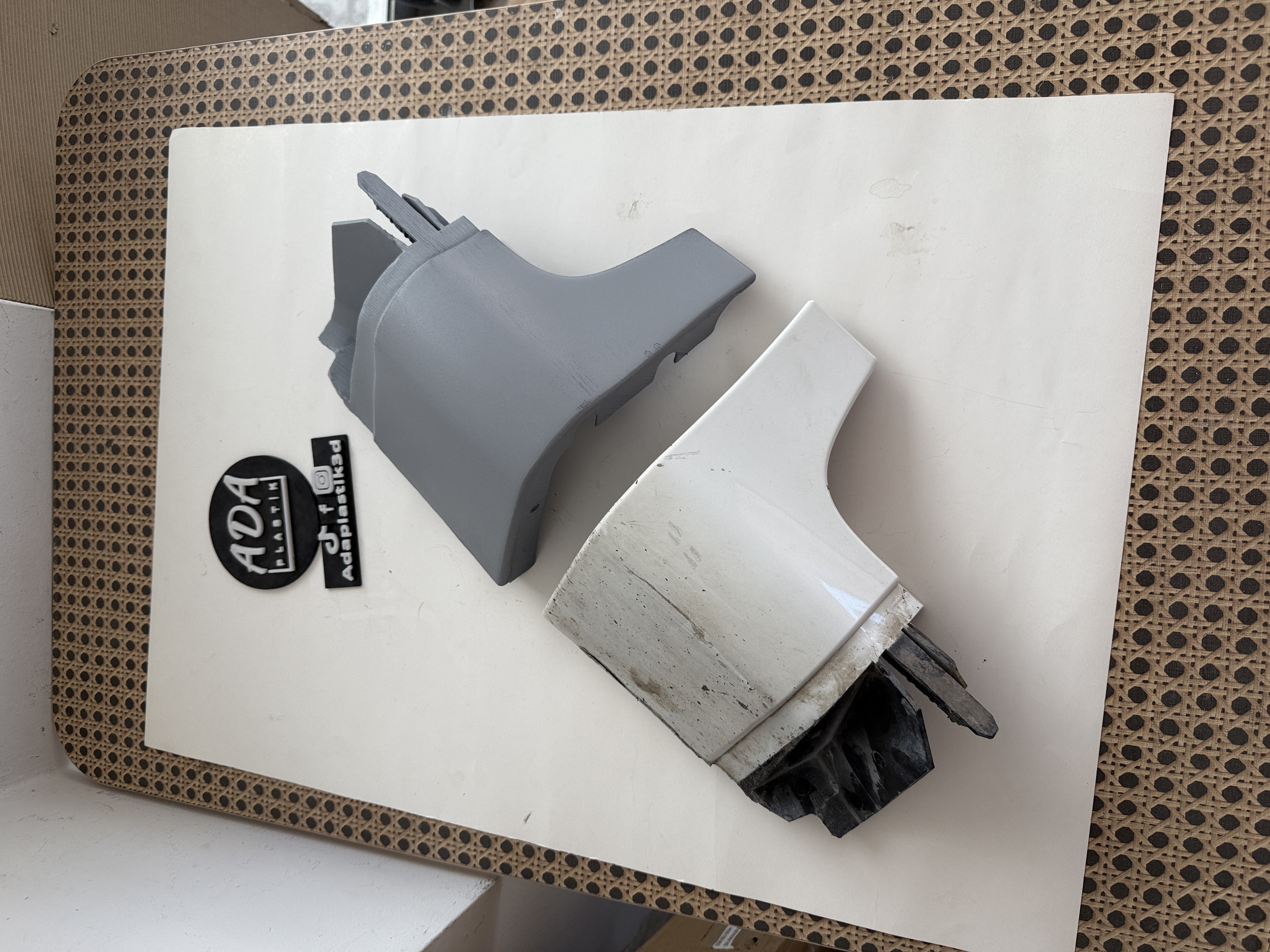 Volvo XC60 Uyumlu Çamurluk Köşe Kapağı (Sol)