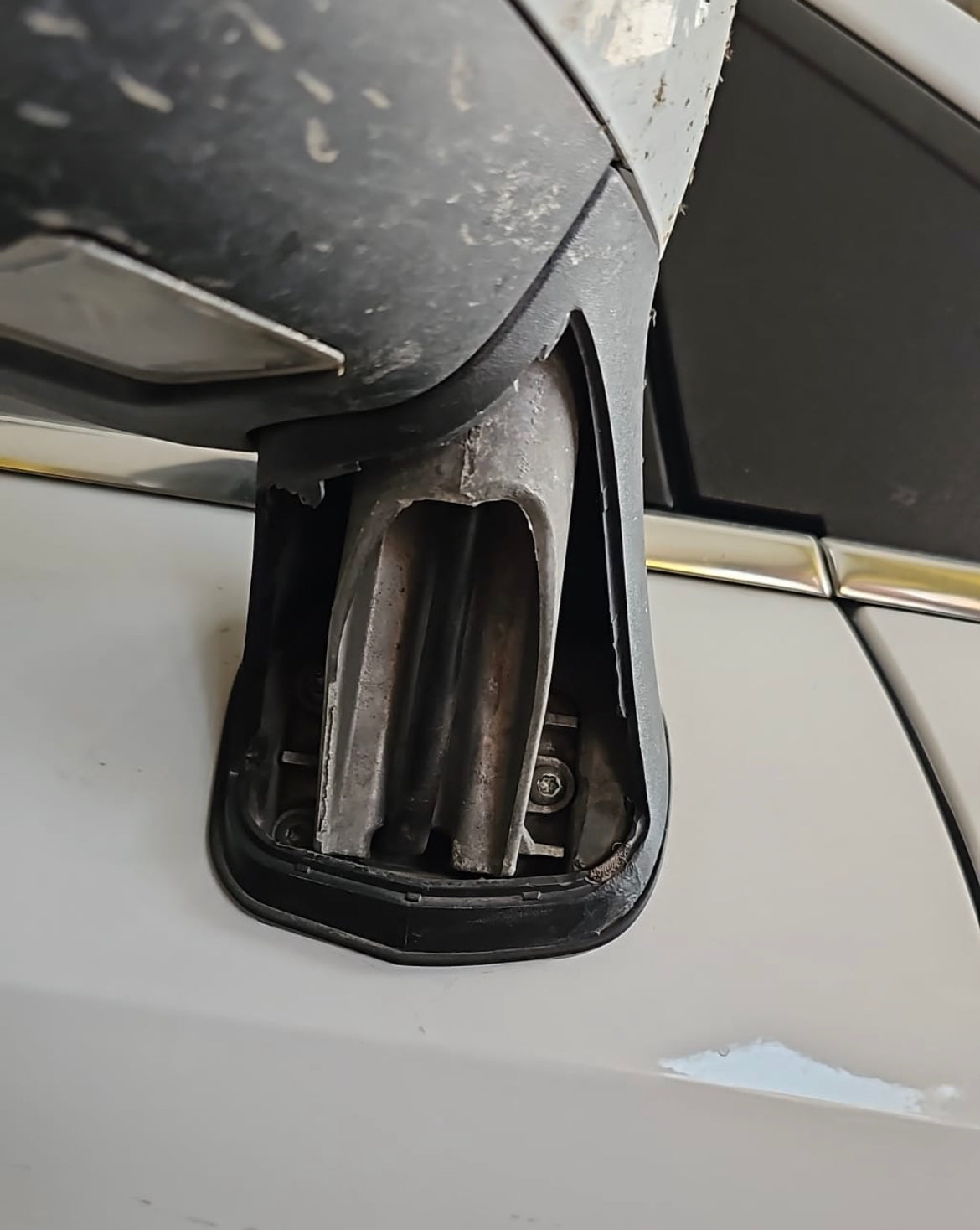 Ford Kuga Uyumlu Ayna Alt Kapağı