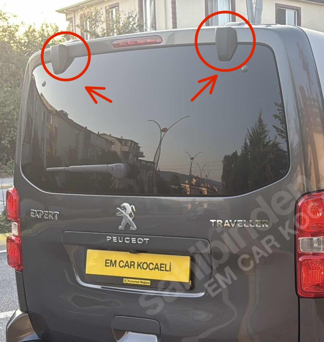 Peugeot Traveller Uyumlu Arka Bagaj Menteşe Kapağı