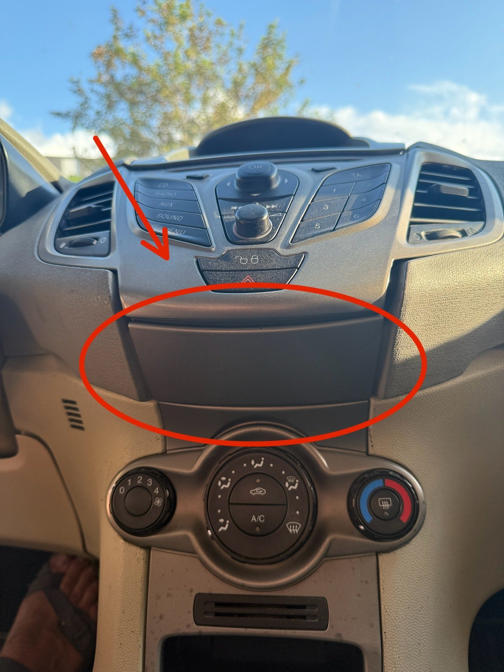Ford Fiesta MK7 MK8 Uyumlu Radio Ekran Alt Kapağı
