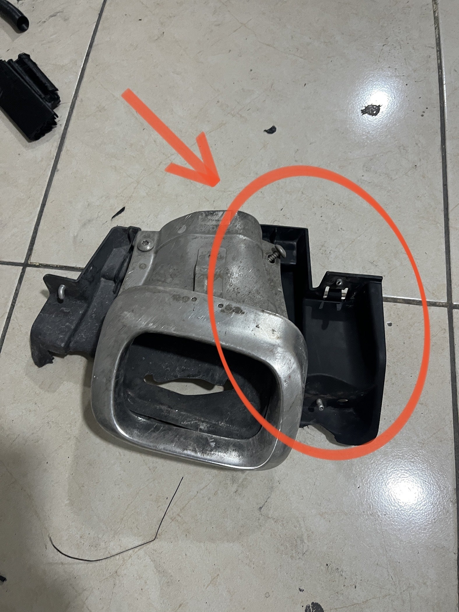 Mercedes Gla 180 Uyumlu Arka Tampon Egzoz Tutucu