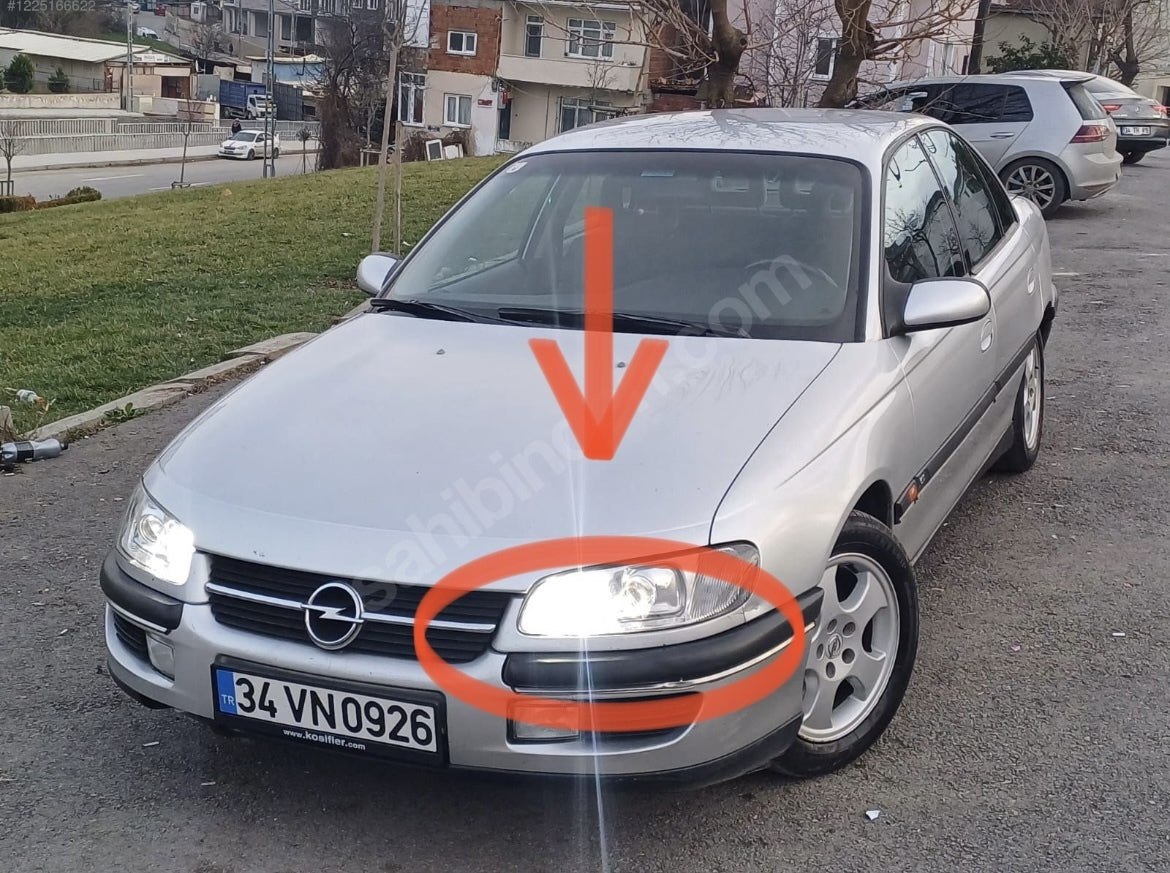 Opel Omega Uyumlu Far Alt Plastiği