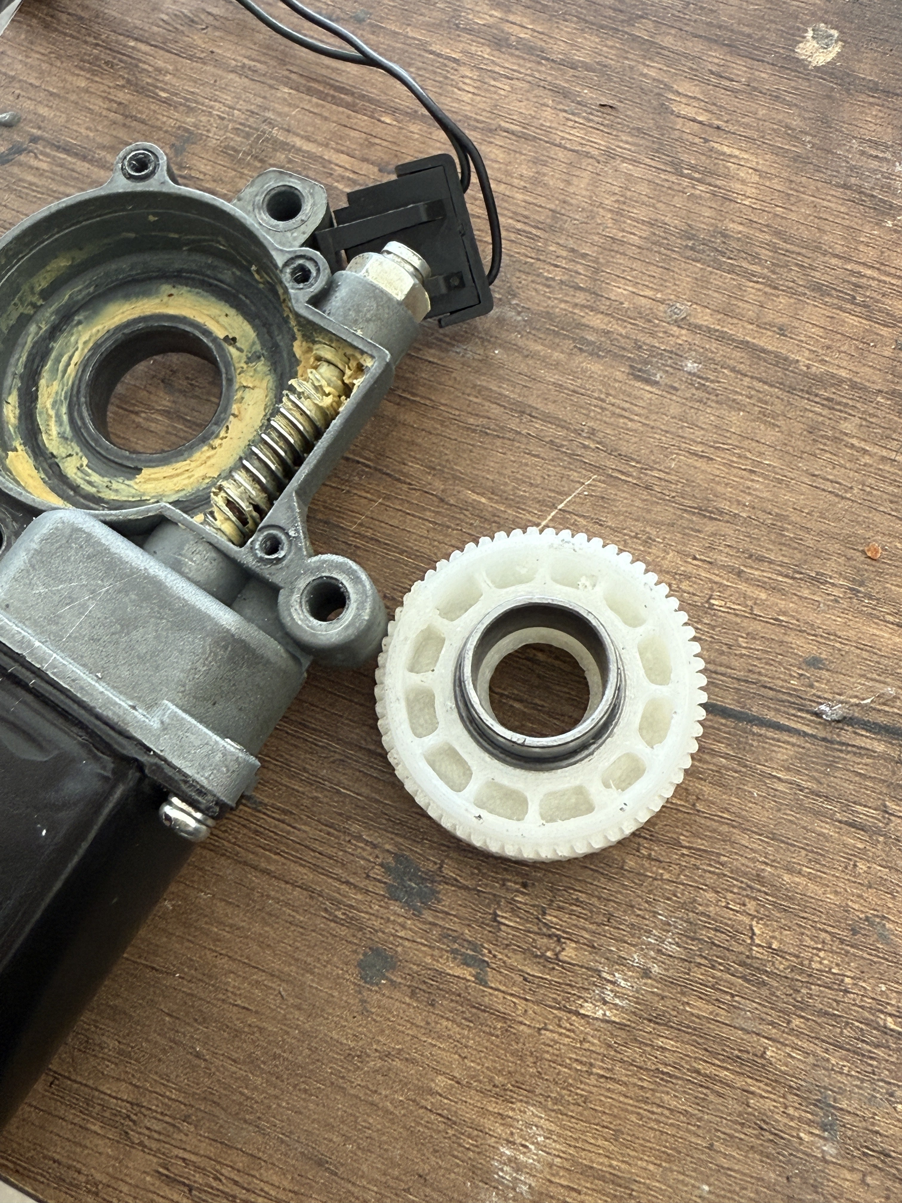 Ssangyong Uyumlu Sunroof Motor Dişlisi