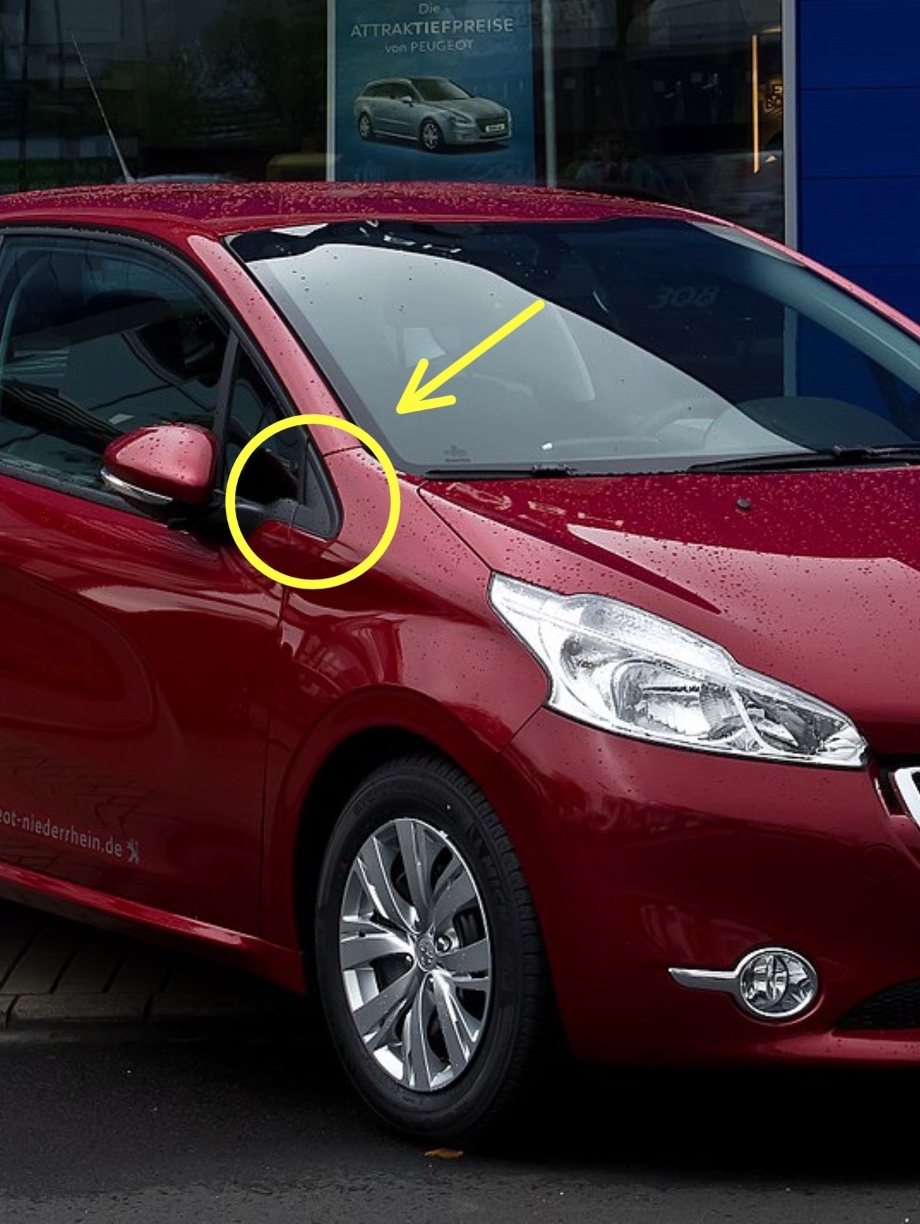 Peugeot 208 Uyumlu Ayna Üçgeni