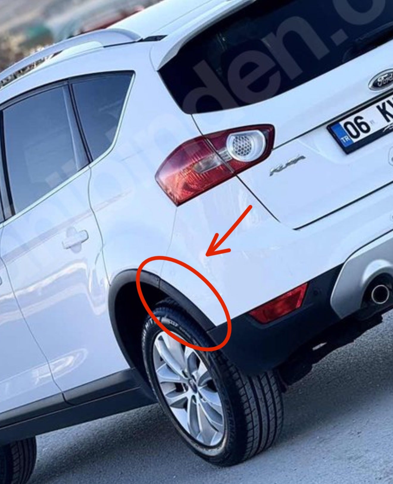 Ford Kuga Uyumlu Arka Tampon Çamurluk Çıtası Kapağı