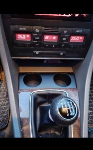 Audi A4 Uyumlu Kupa Tutucu