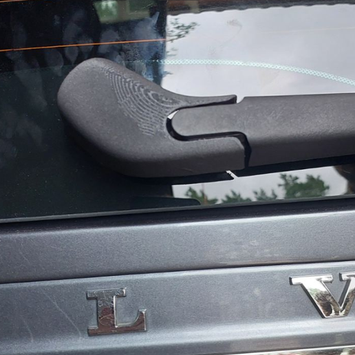 Volvo V50 Uyumlu Arka Silecek Kapağı