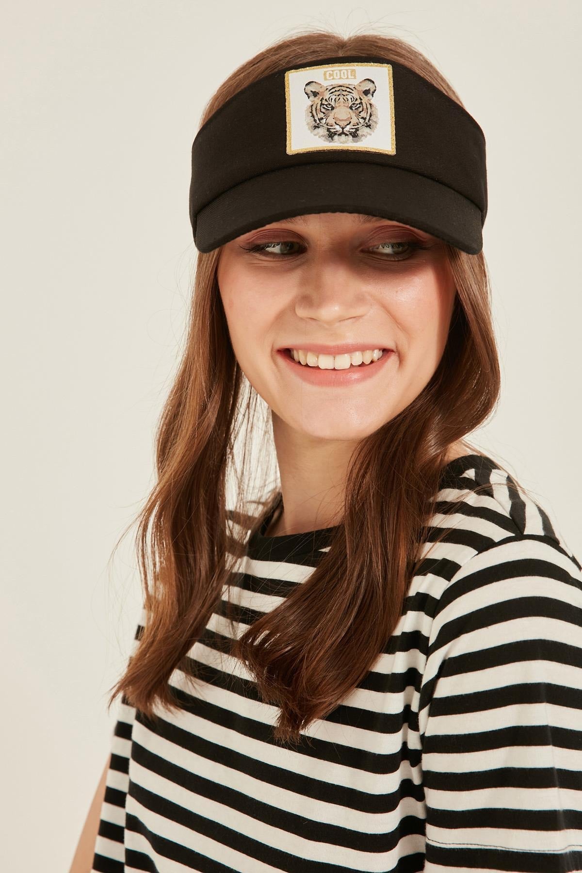 14096 Tiger Crest Black Visor Hat
