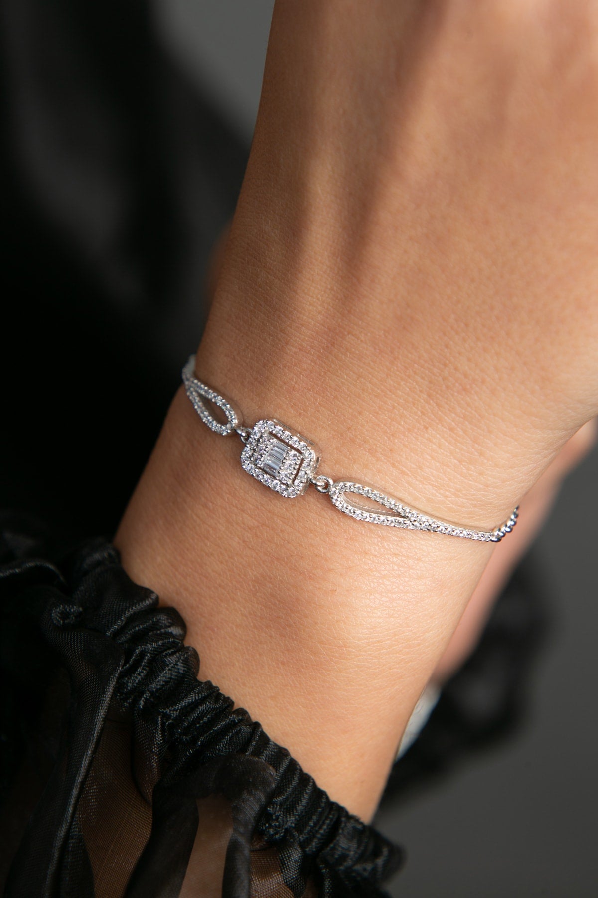 Women'S Rhodiumed Zircon Baguette Stone Model 925 Sterling Silver Bracelet