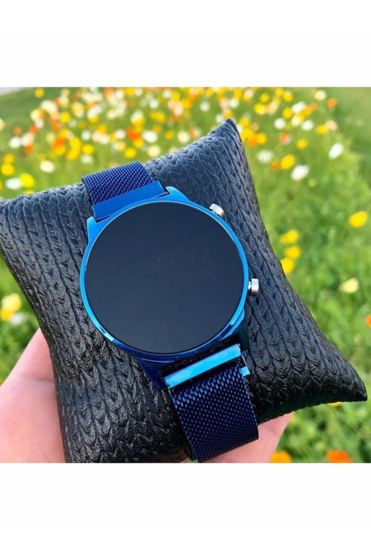 Unisex Model Steel Key Or Touch Case Magnet Band Digital Wristwatch(Watch Only)