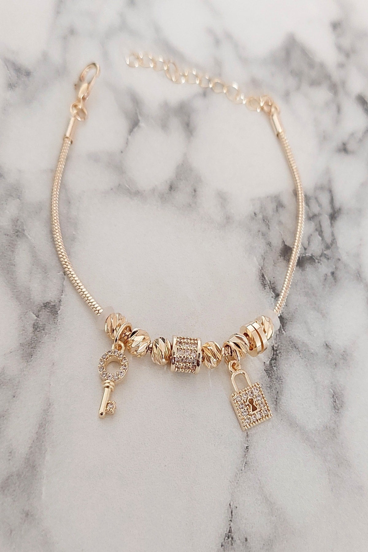 Women'S Gold Lock Key Zircon Detail Dorika Steel Bracelet