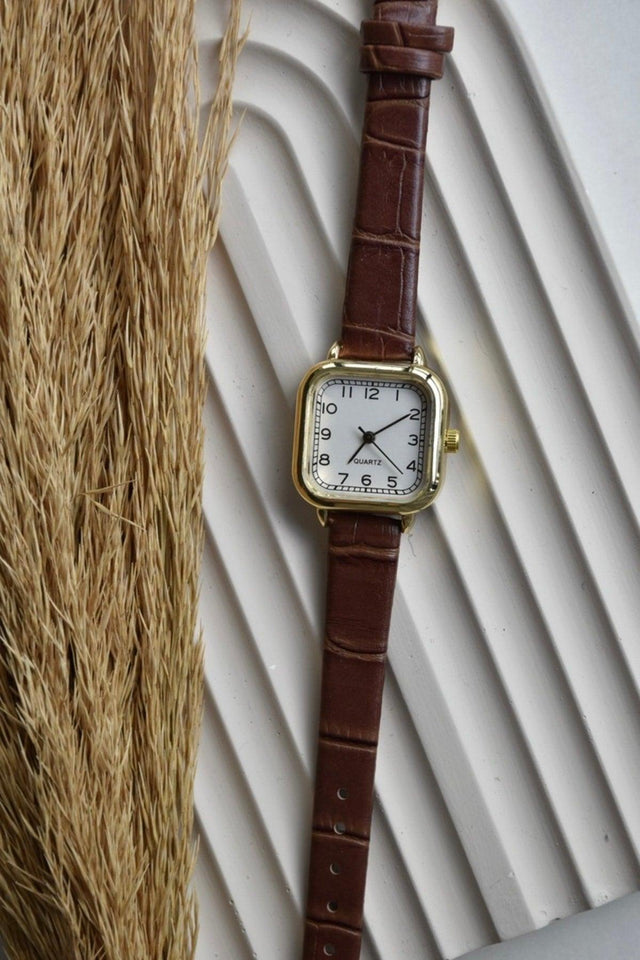 Women's Oval Brown Leather Band Minimal Vintage New Season Gold Wristwatch - Swordslife