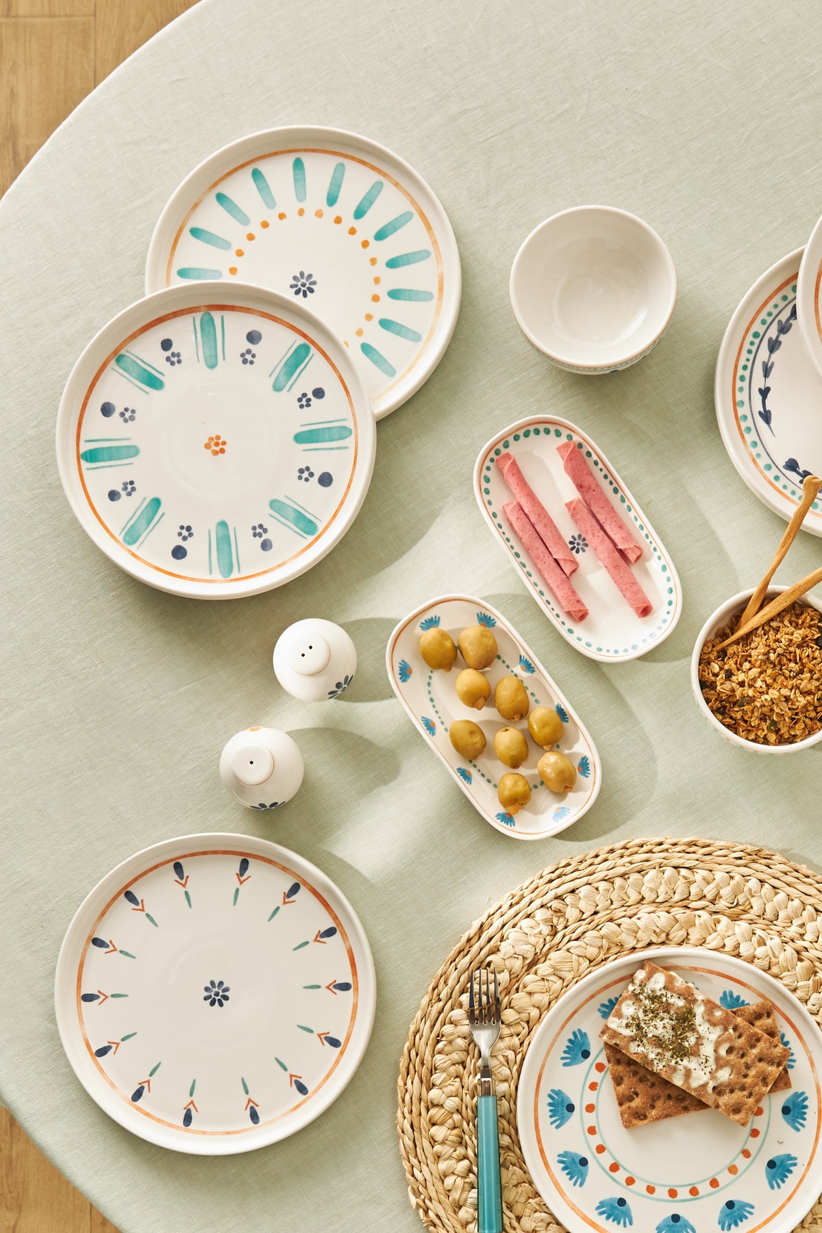 Agatha Porcelain 32 Piece Breakfast/Serving Set For 6 People