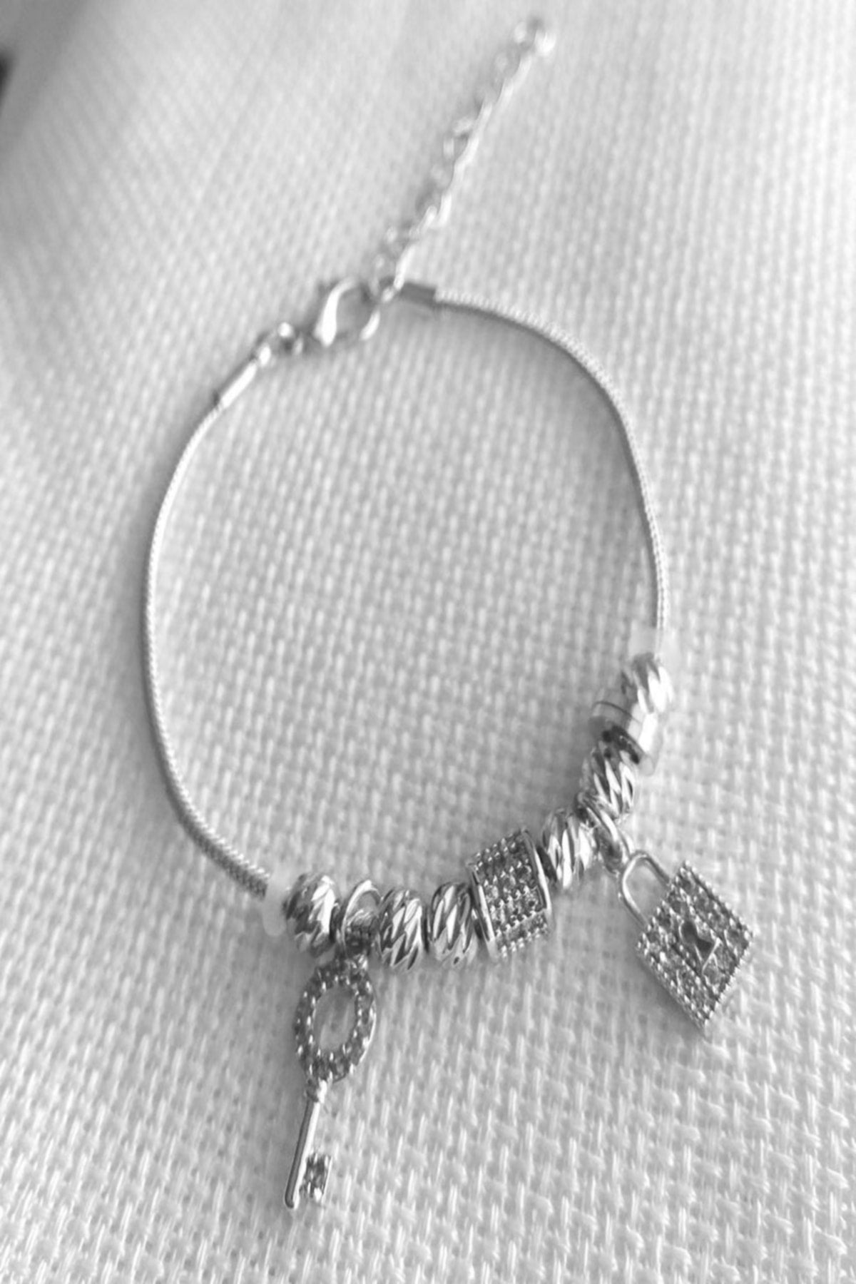 Women'S Bracelet Dorica Silver Color Lock Key Zircon Detail Dorica Tarnish Bracelet