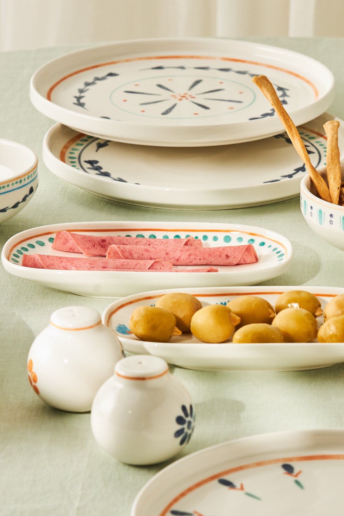 Agatha Porcelain 32 Piece Breakfast/Serving Set For 6 People