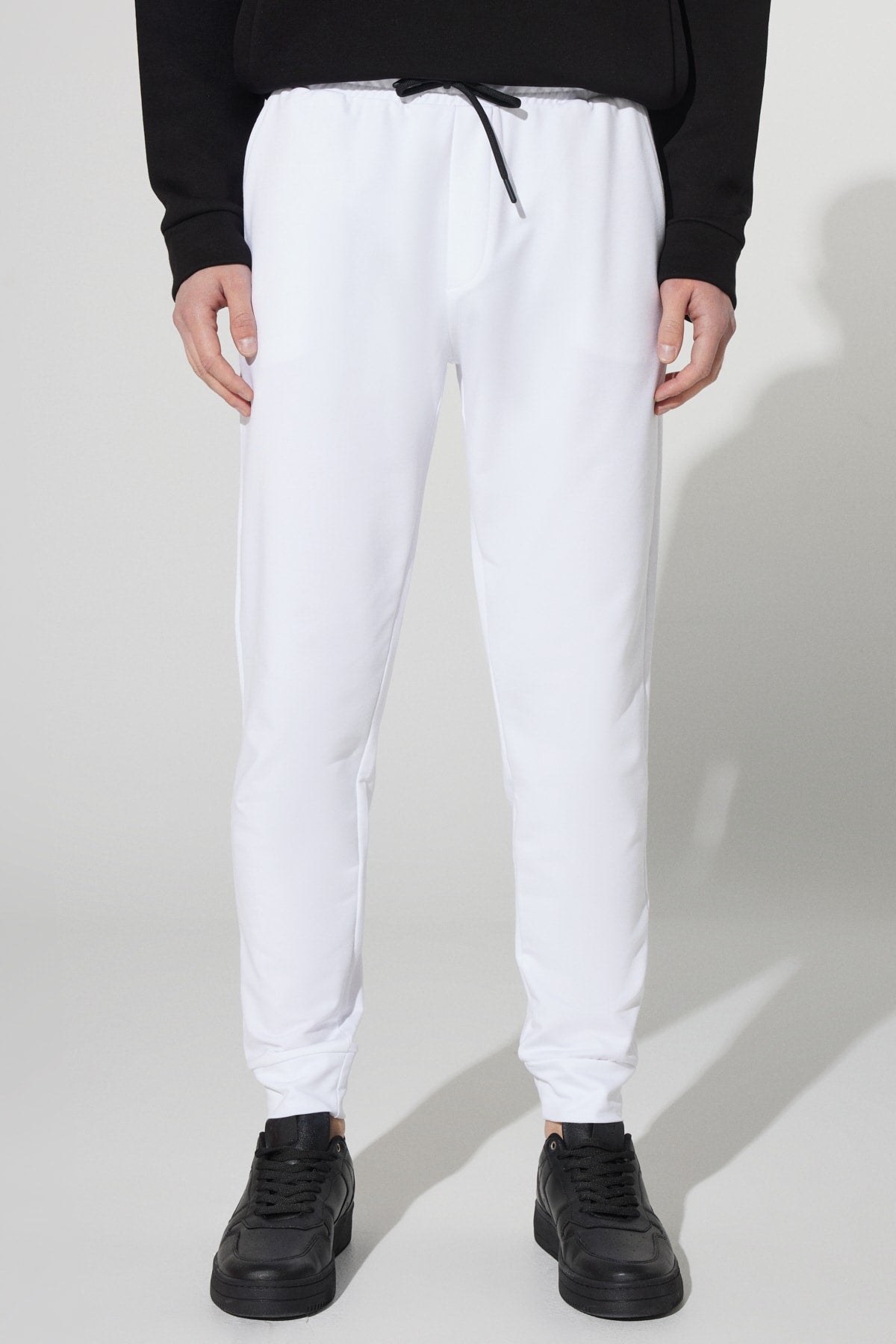 Men'S White Standard Fit Normal Cut Pocket Cotton Comfort Sweatpants