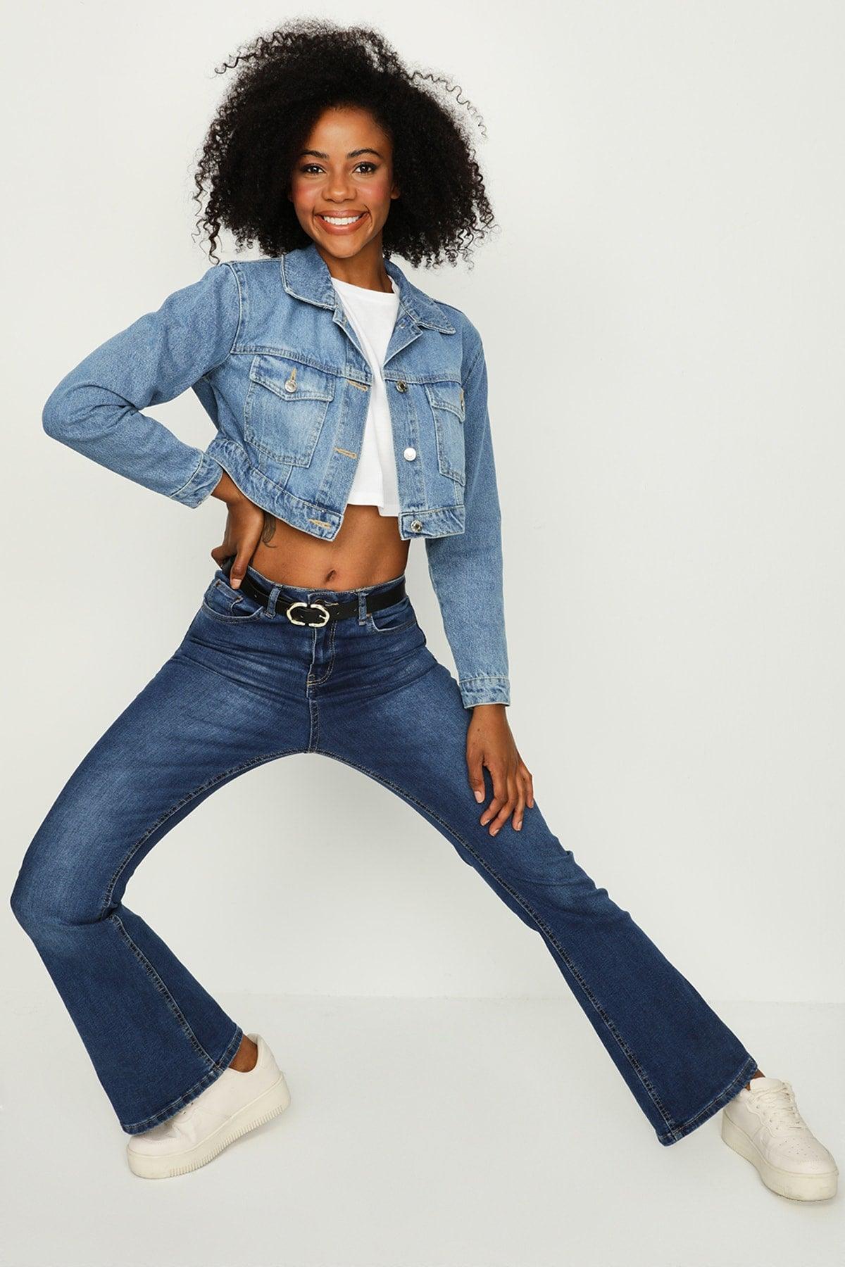 Women's Blue Buttoned Crop Denim Jacket - Swordslife