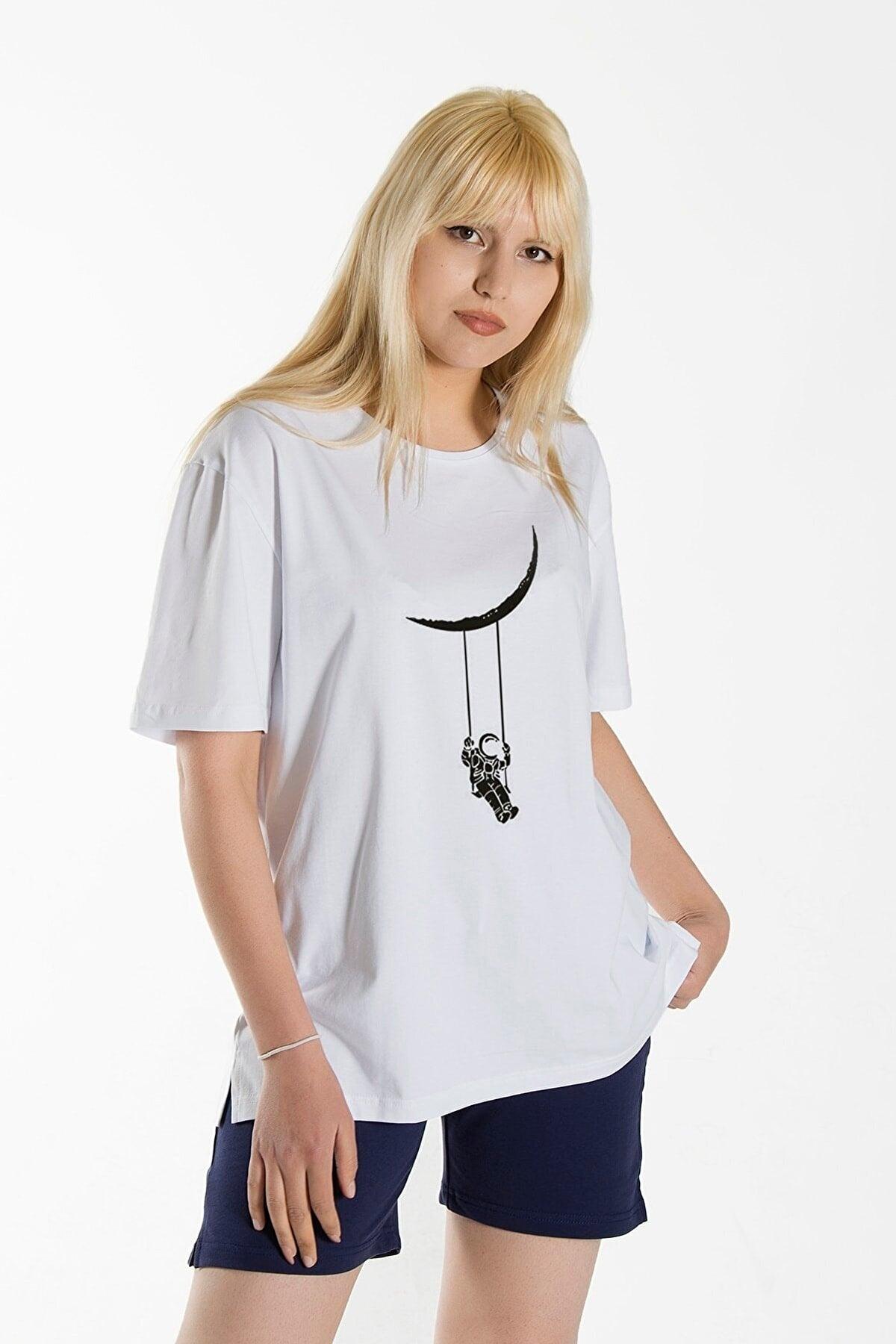 Women's White Swing Front Printed Crew Neck Oversize Cotton T-shirt - Swordslife