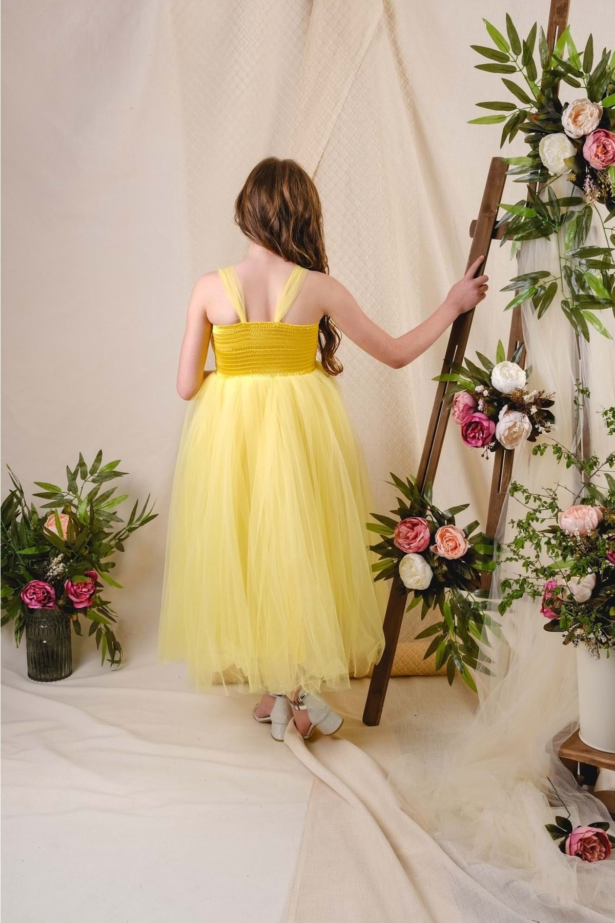 Girl'S Satin Evening Dress With Back Gipe And Tulle Yellow