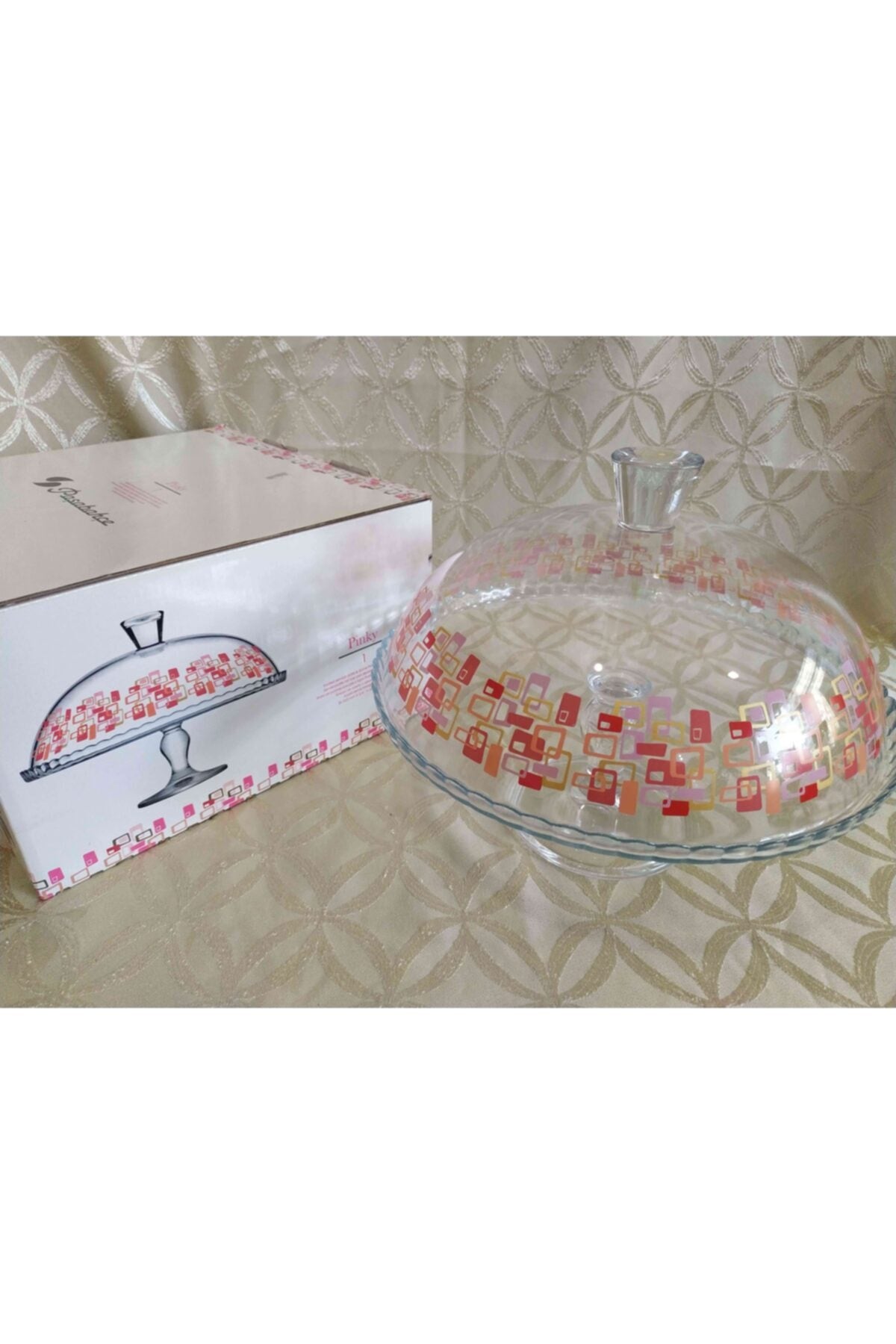 Filigree Cake Dome With Foot Pattern