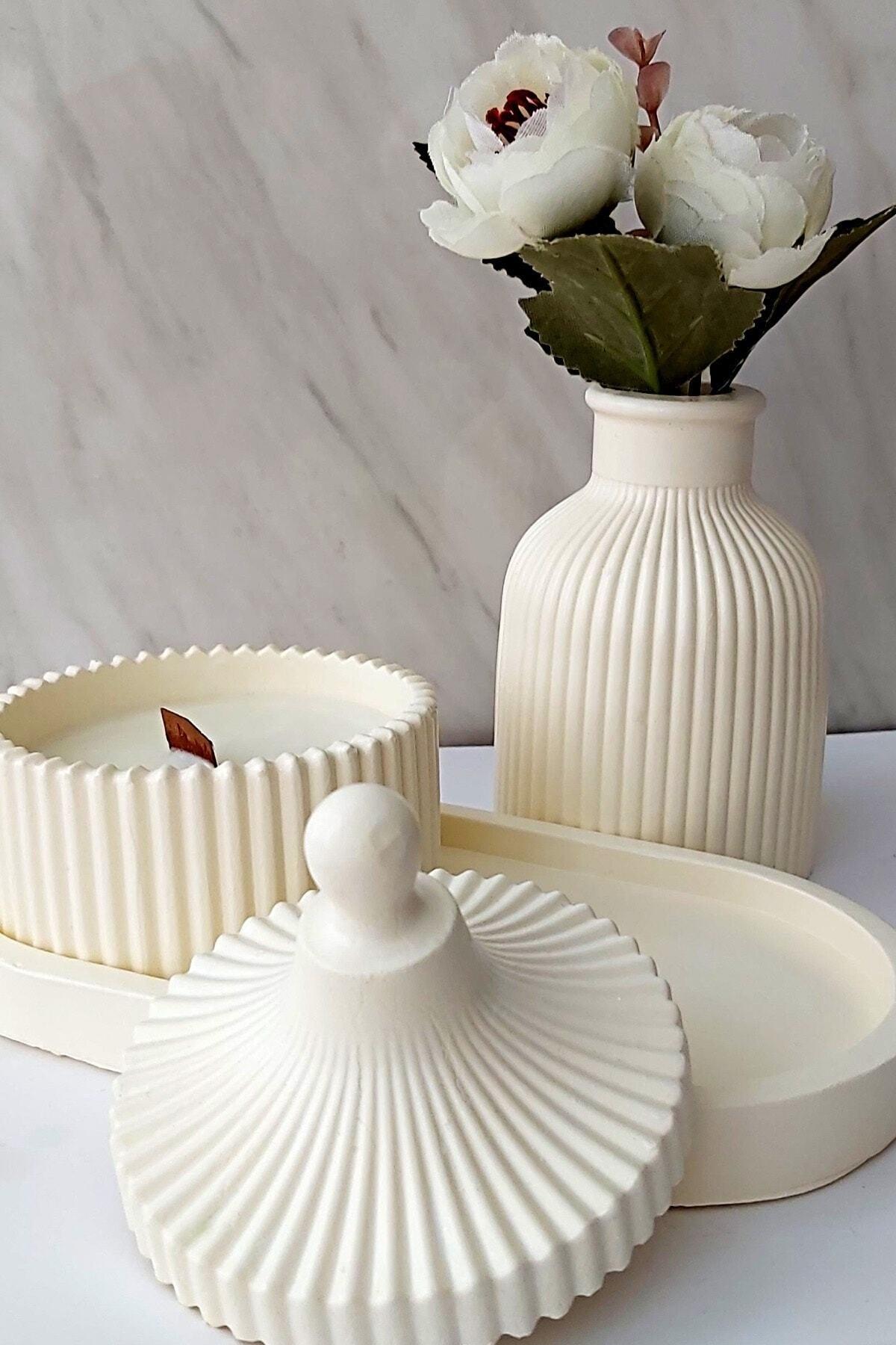 Cream Color Special Design Scented Candle And Vase Triple Accessory Set - Swordslife