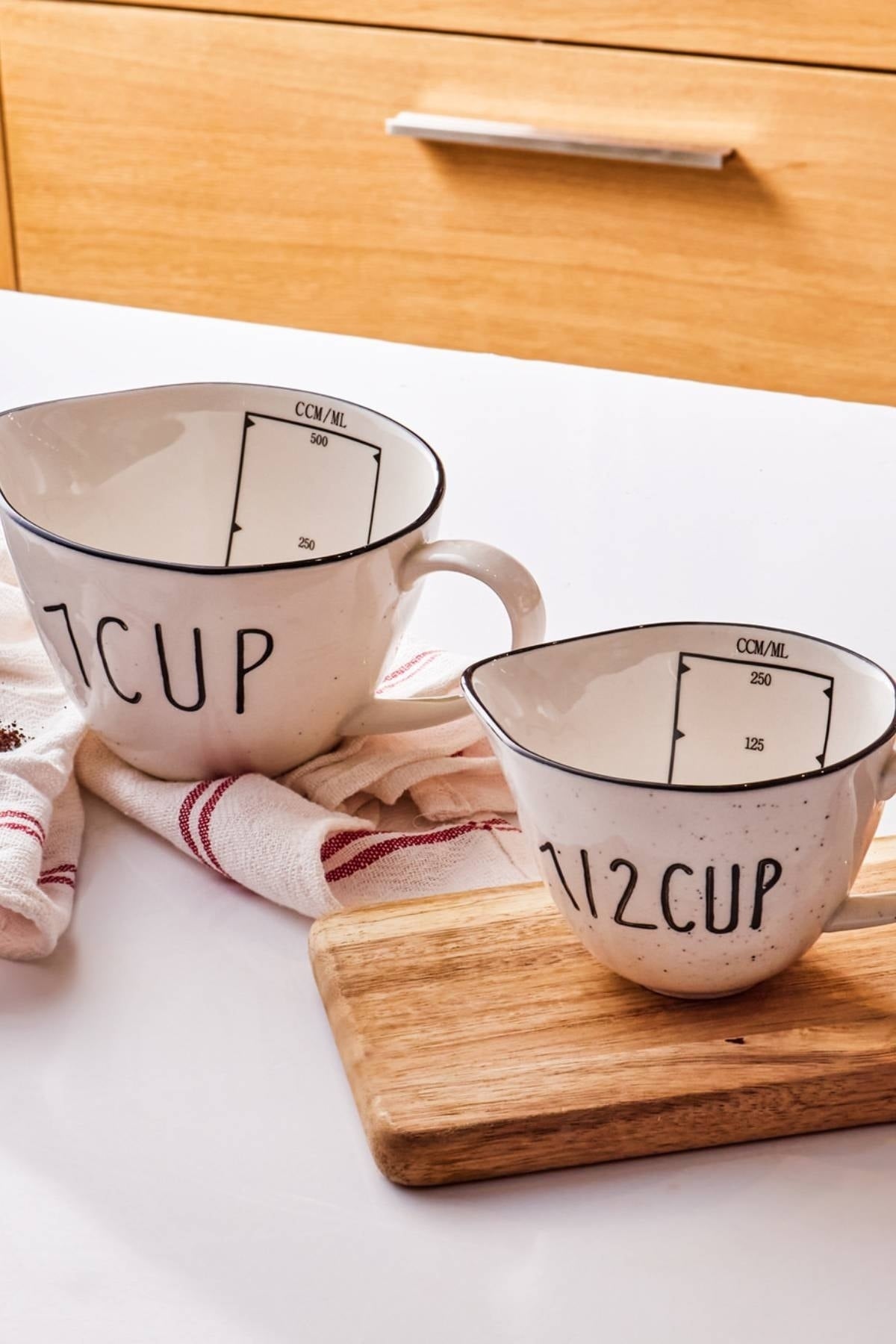 Veva Set Of 2 Porcelain Measuring Cups 240 Ml/480Ml