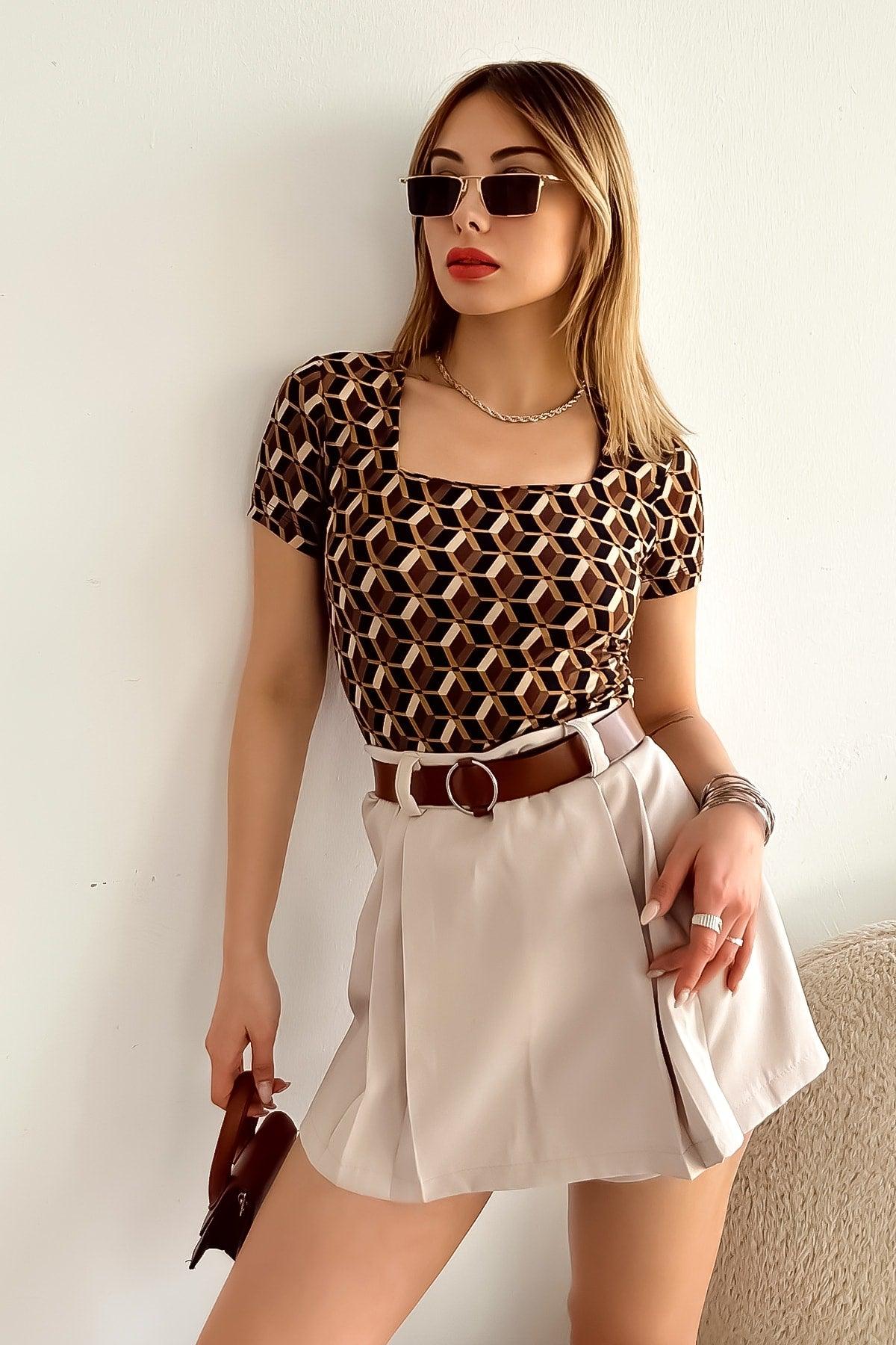 Women's Short Sleeve Square Collar Brown Retro Pattern Blouse - Swordslife