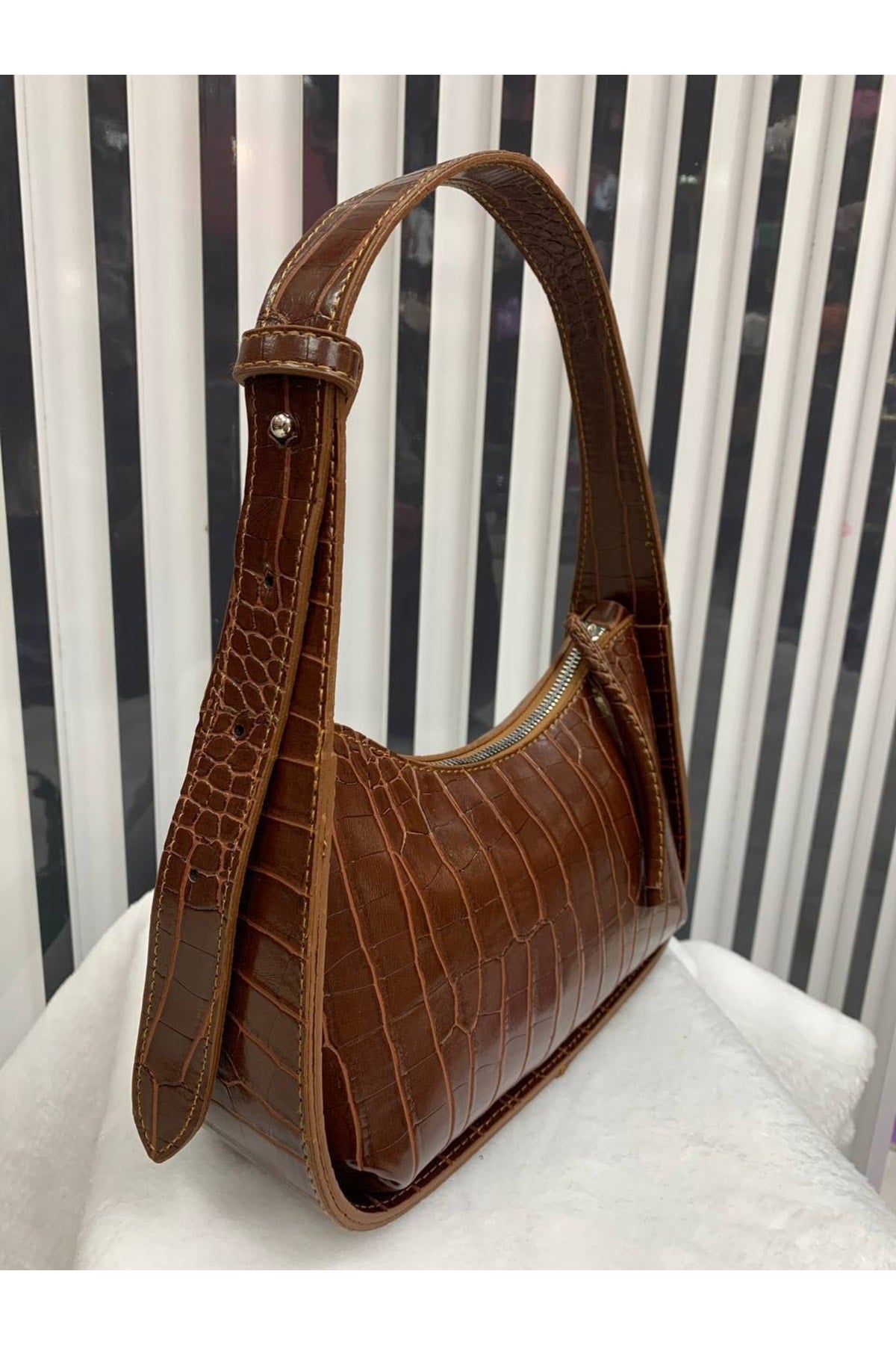 Taba Women'S Crocodile Patterned Baguette Bag