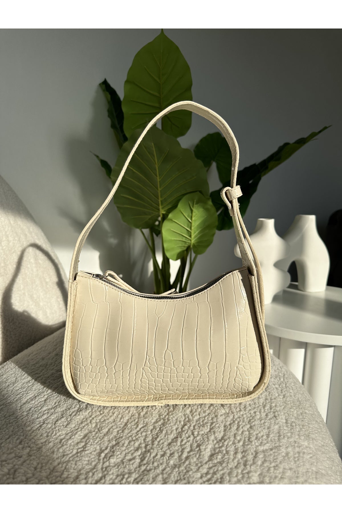 Cream Women's Crocodile Baguette Bag