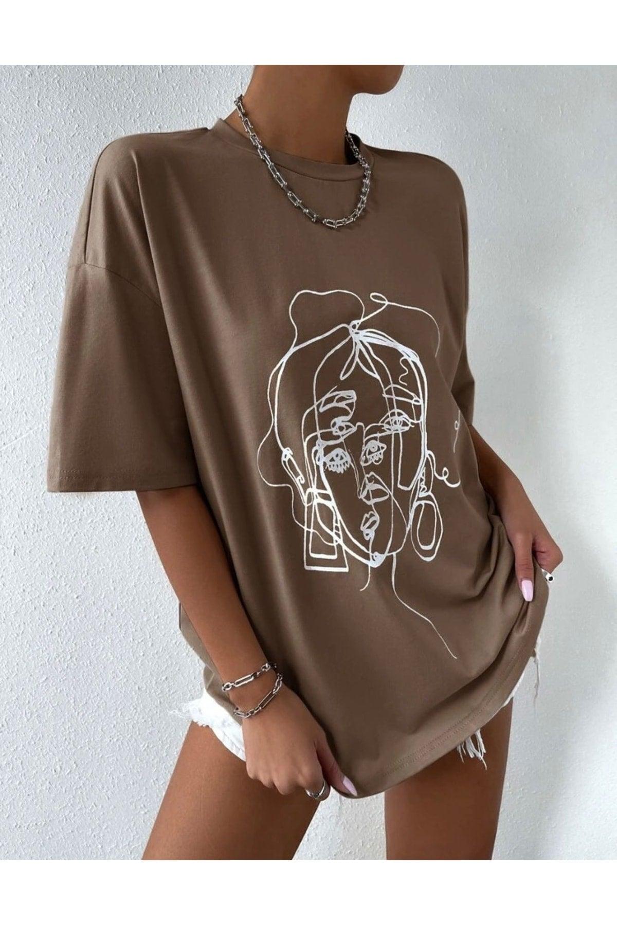 Women's Brown Figure Printed Oversize T-shirt - Swordslife